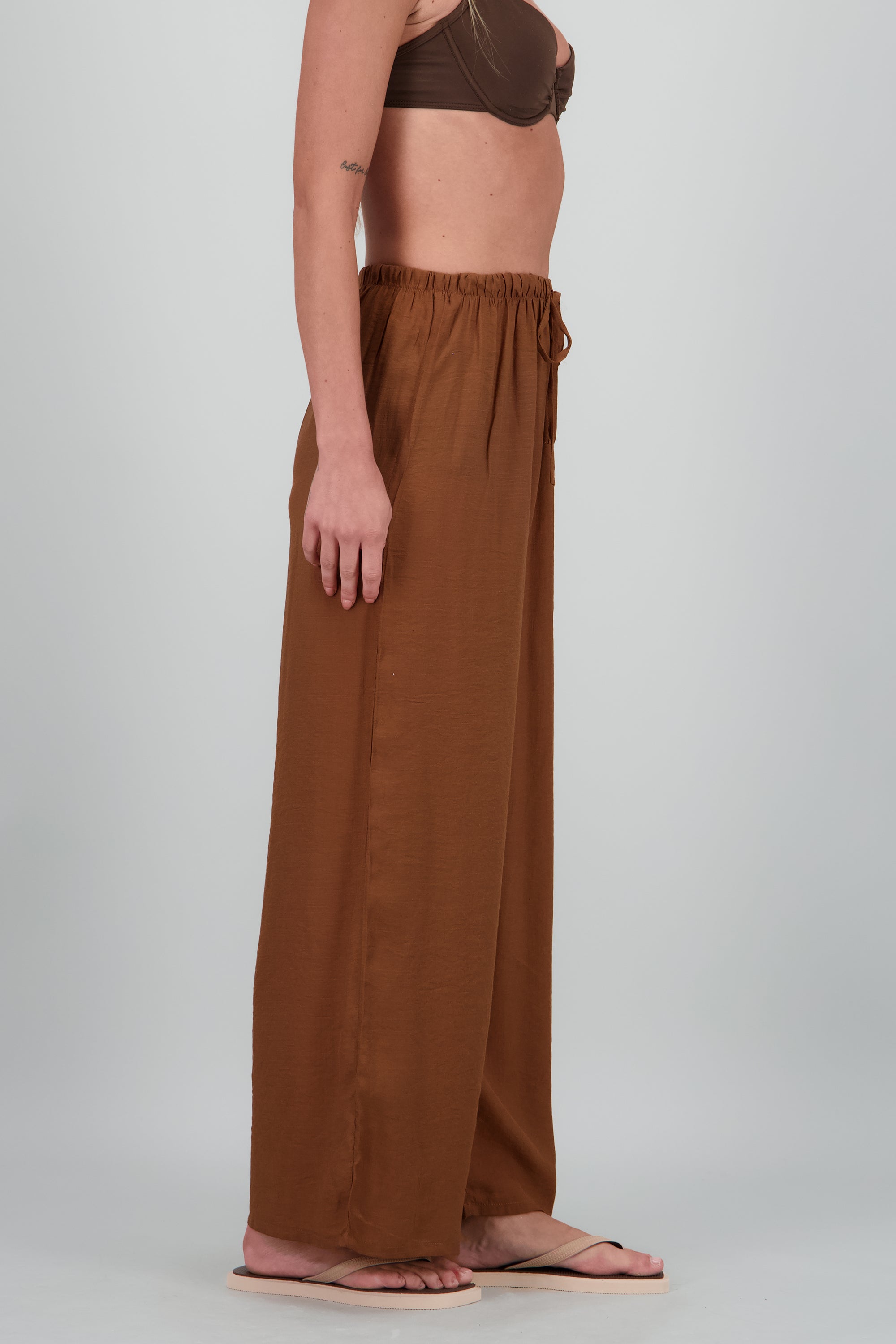 Pantalon ligero jareta CAFE