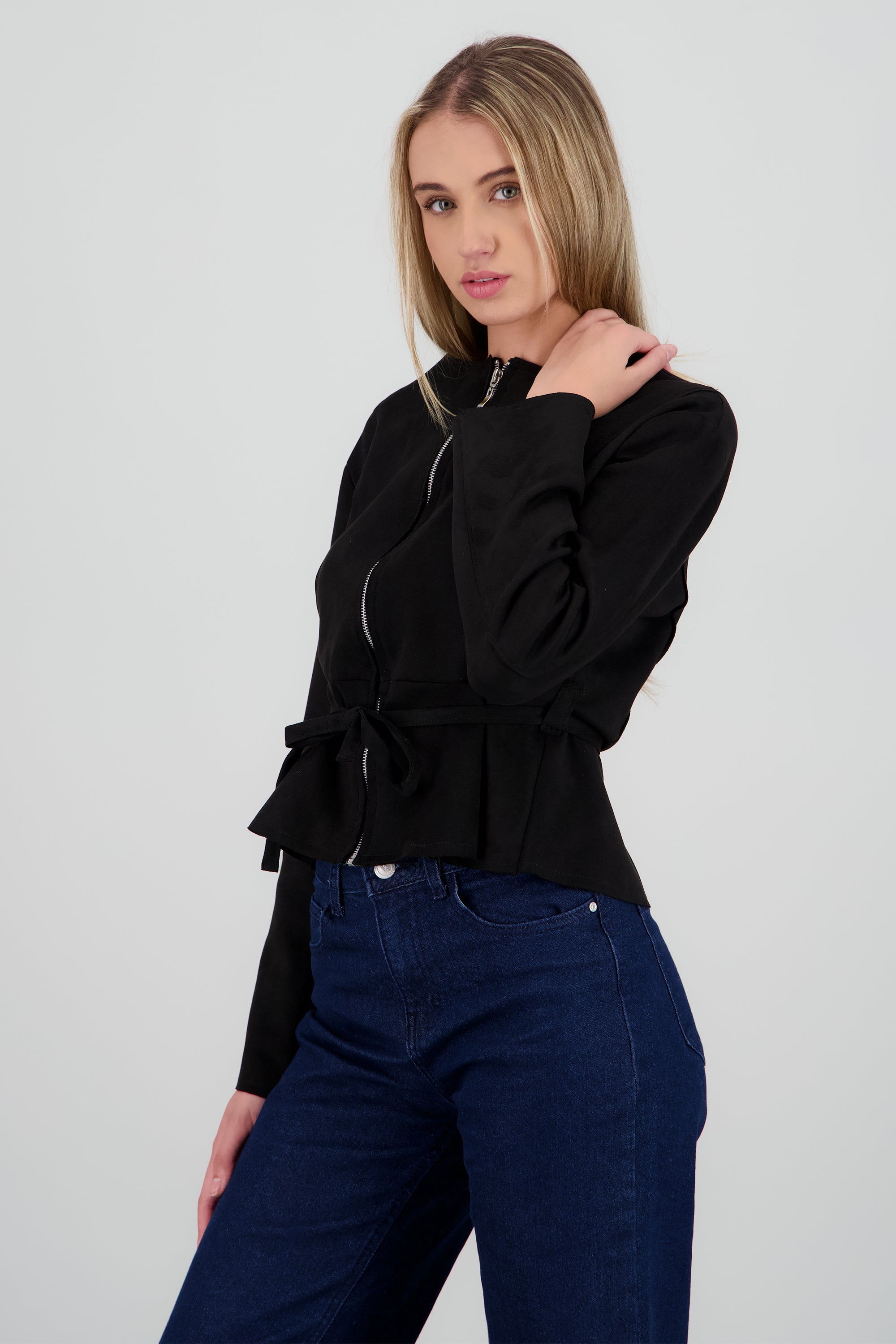 Chamarra peplum detalle cinta NEGRO