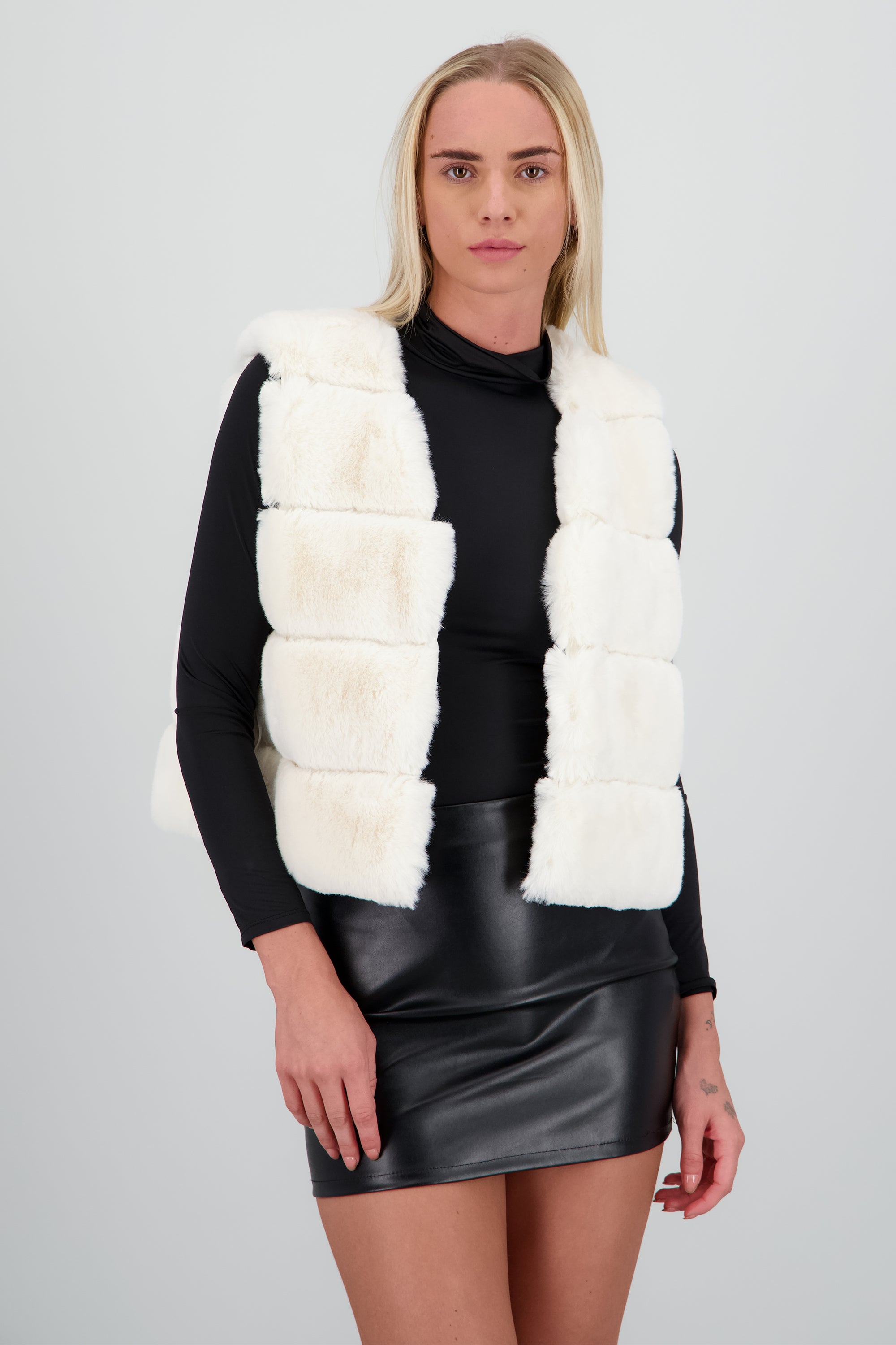 Chaleco corto pelo bloques CREMA