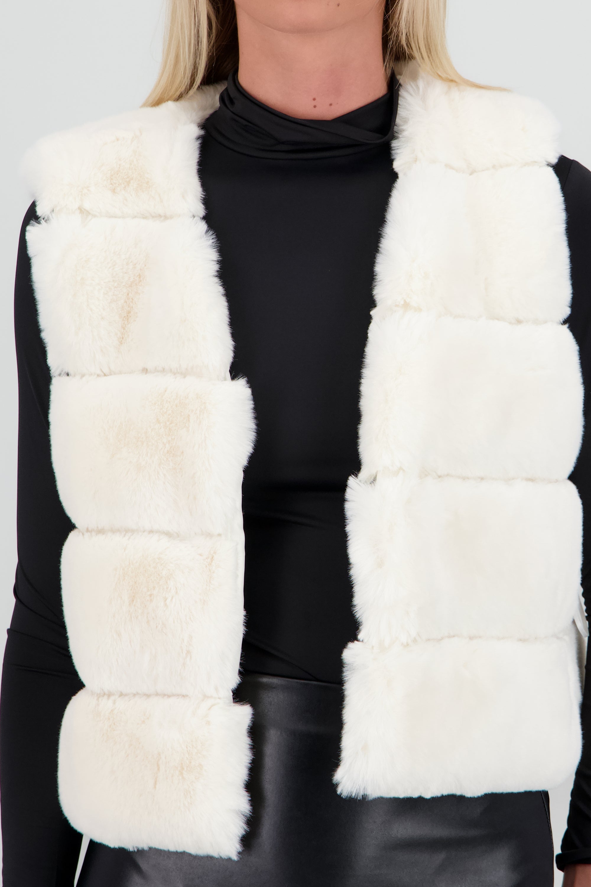 Chaleco corto pelo bloques CREMA