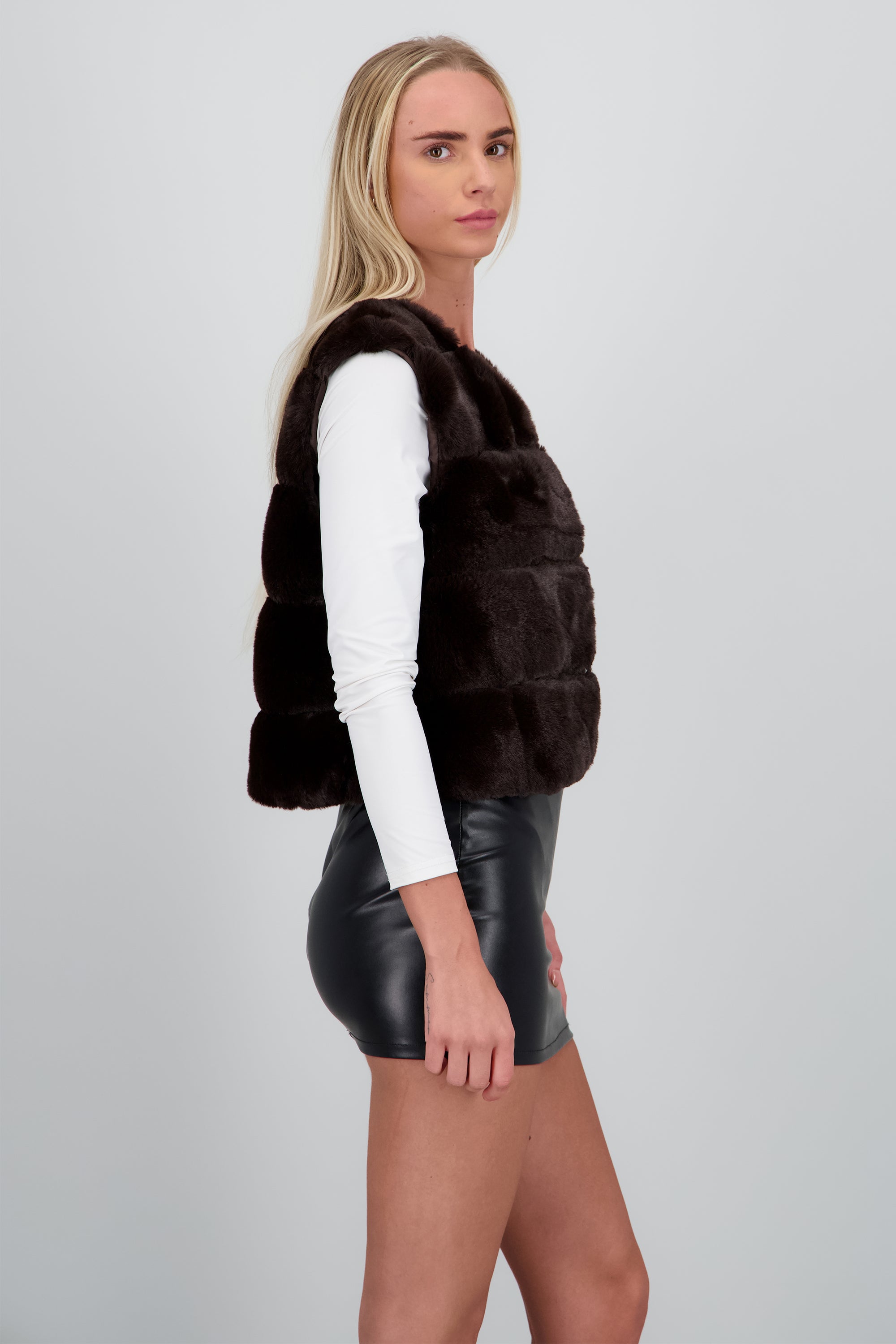 Chaleco corto pelo bloques CHOCOLATE