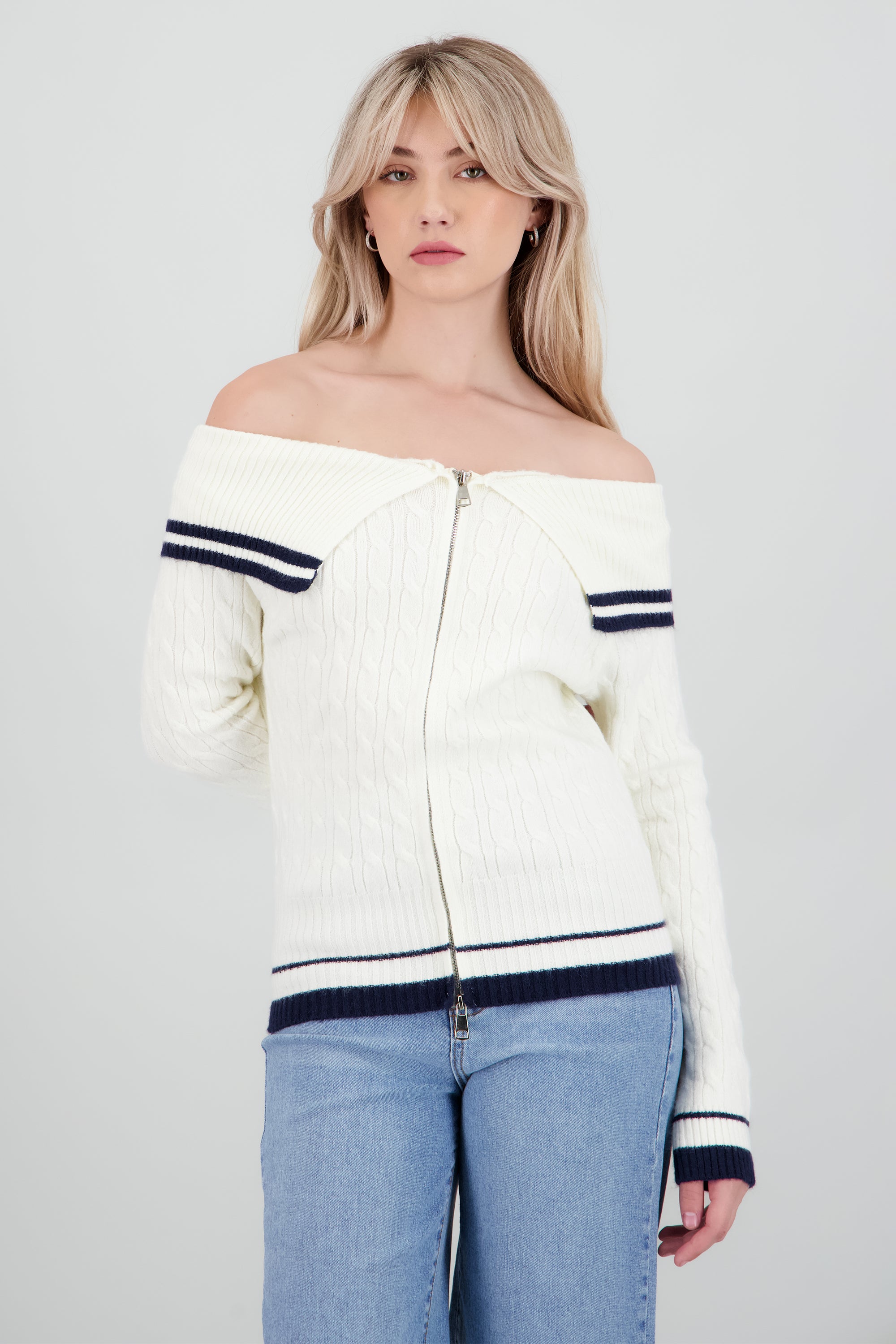 Cardigan contraste off shoulder con cierre HUESO COMBO