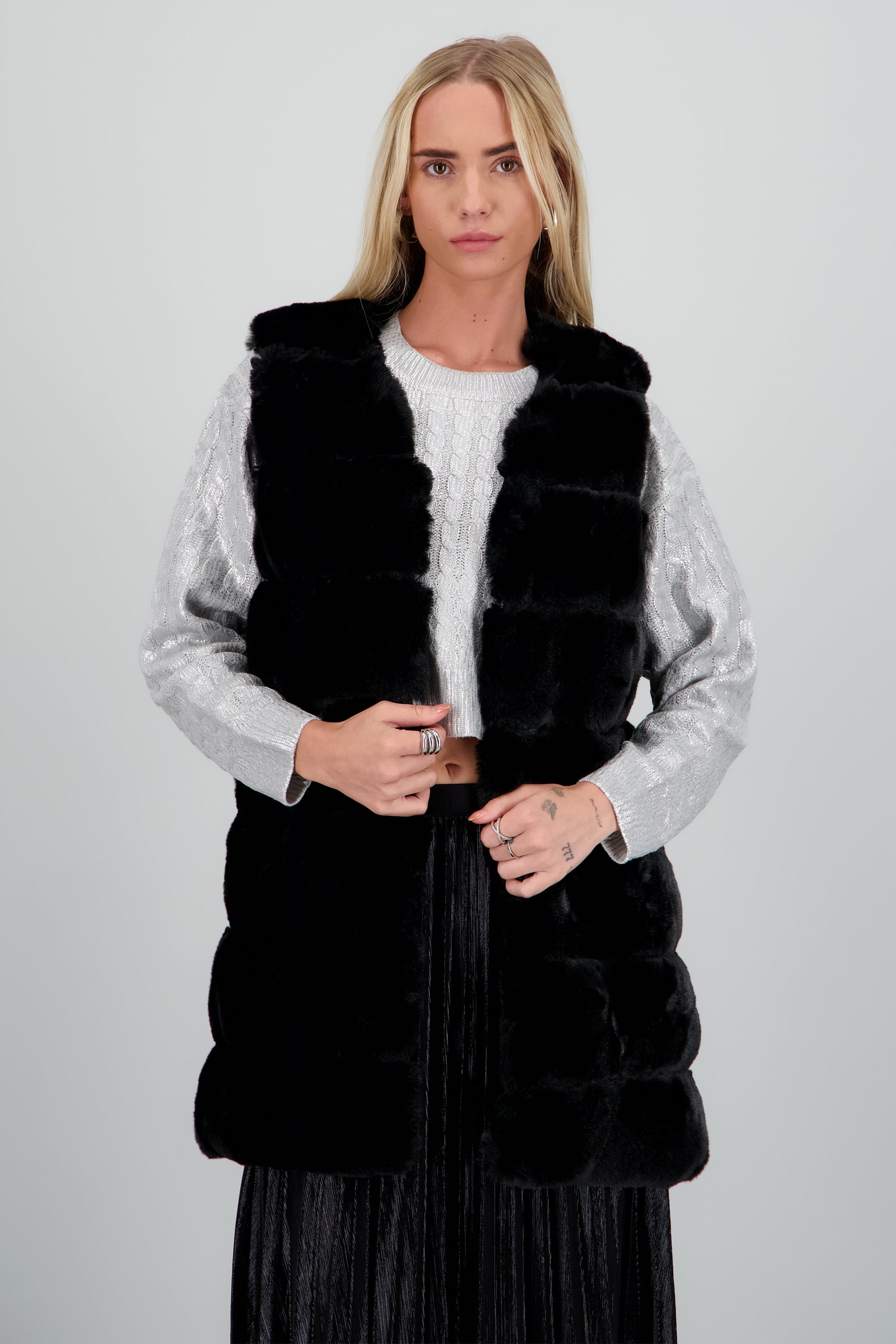 Chaleco largo peluche bloques NEGRO