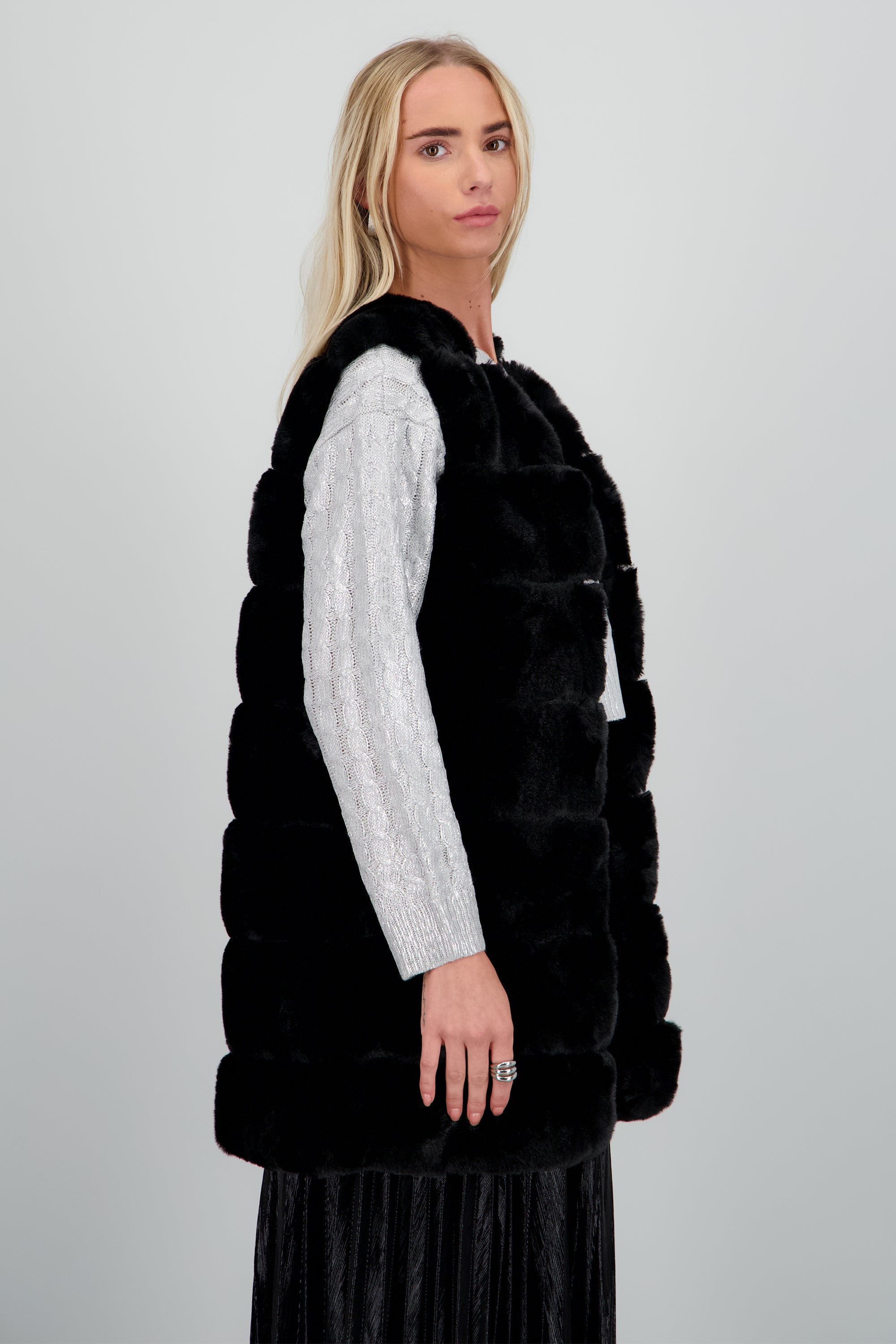 Chaleco largo peluche bloques NEGRO