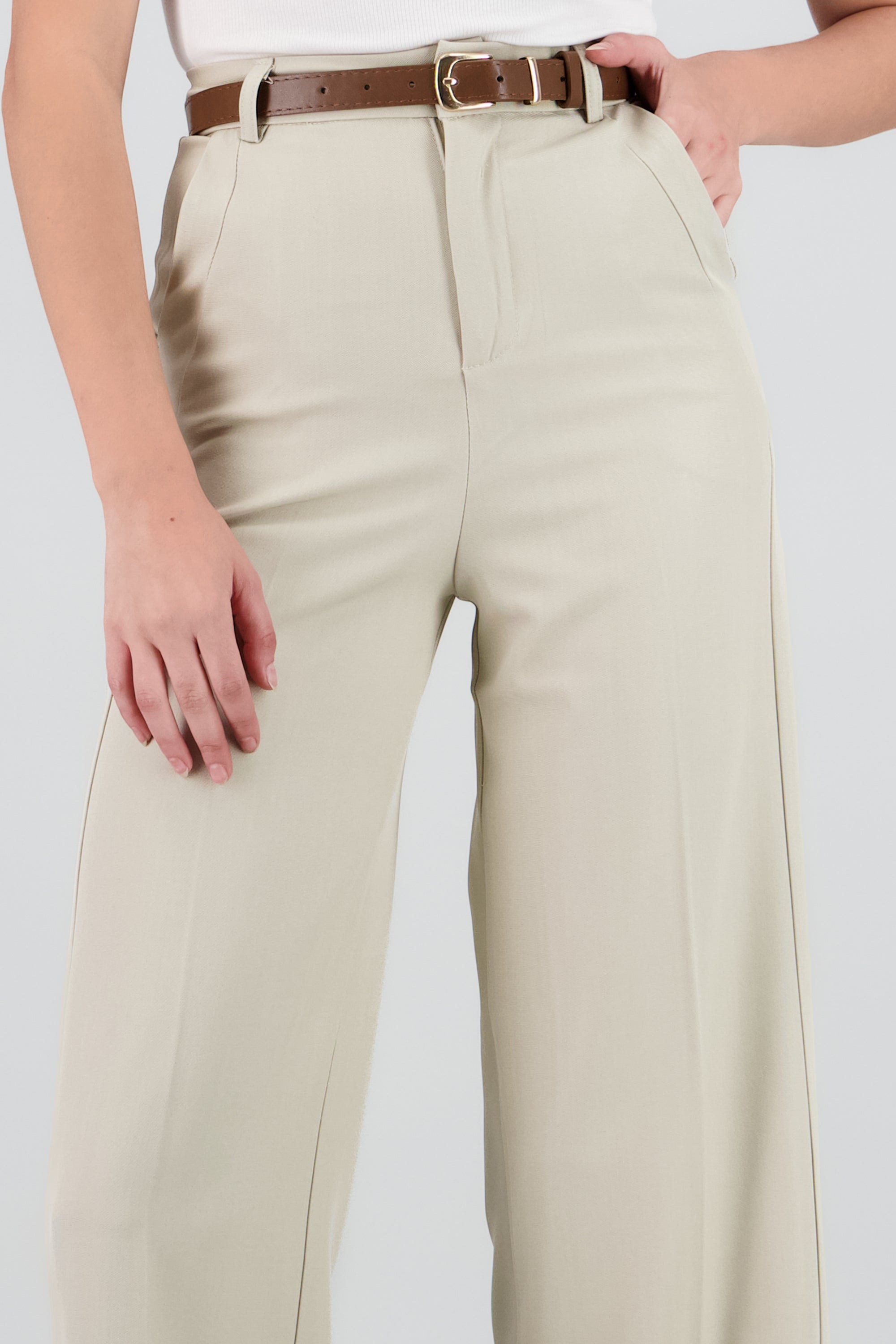 Pantalon recto sastreado con cinturon CREMA