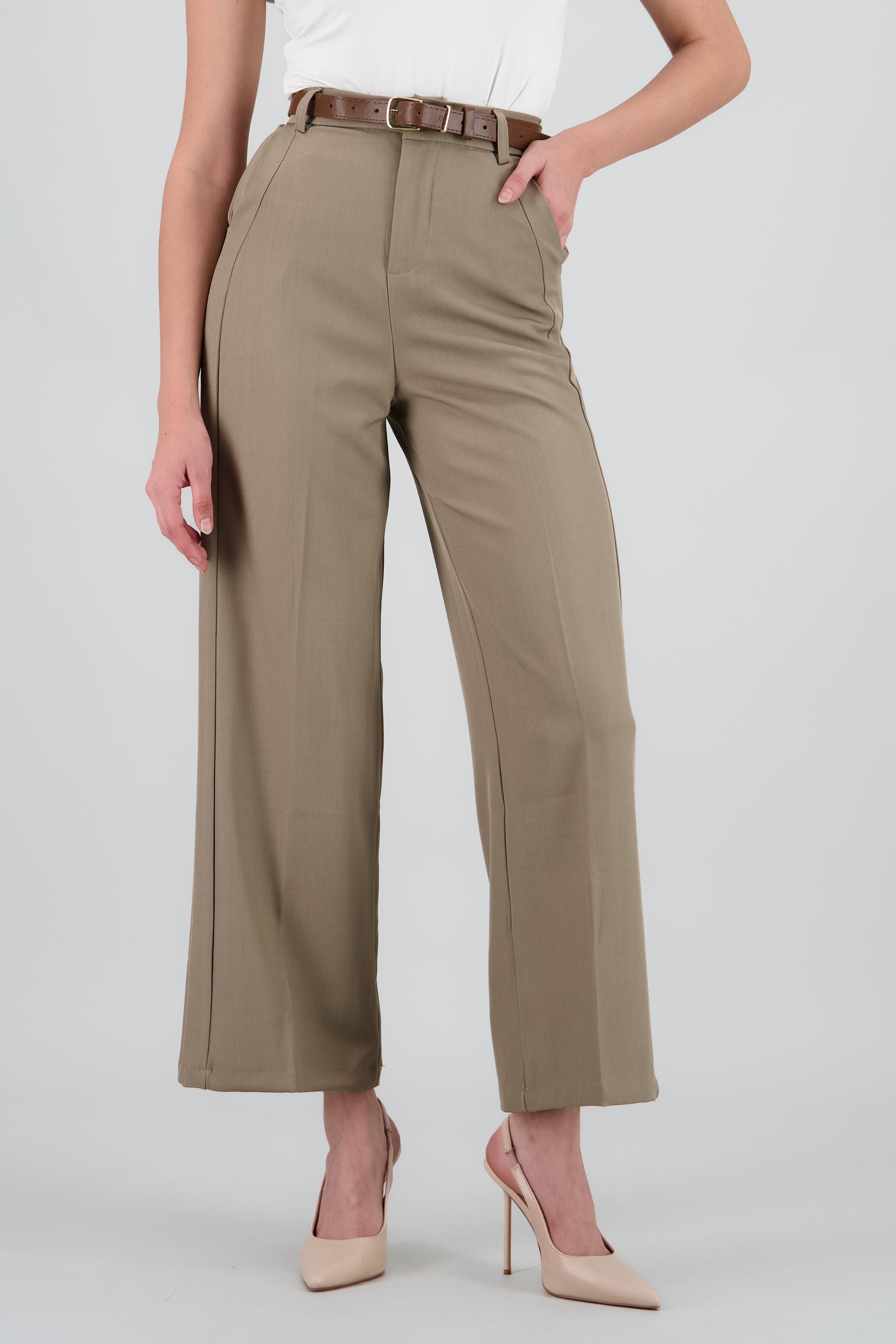 Pantalon recto sastreado con cinturon KHAKI
