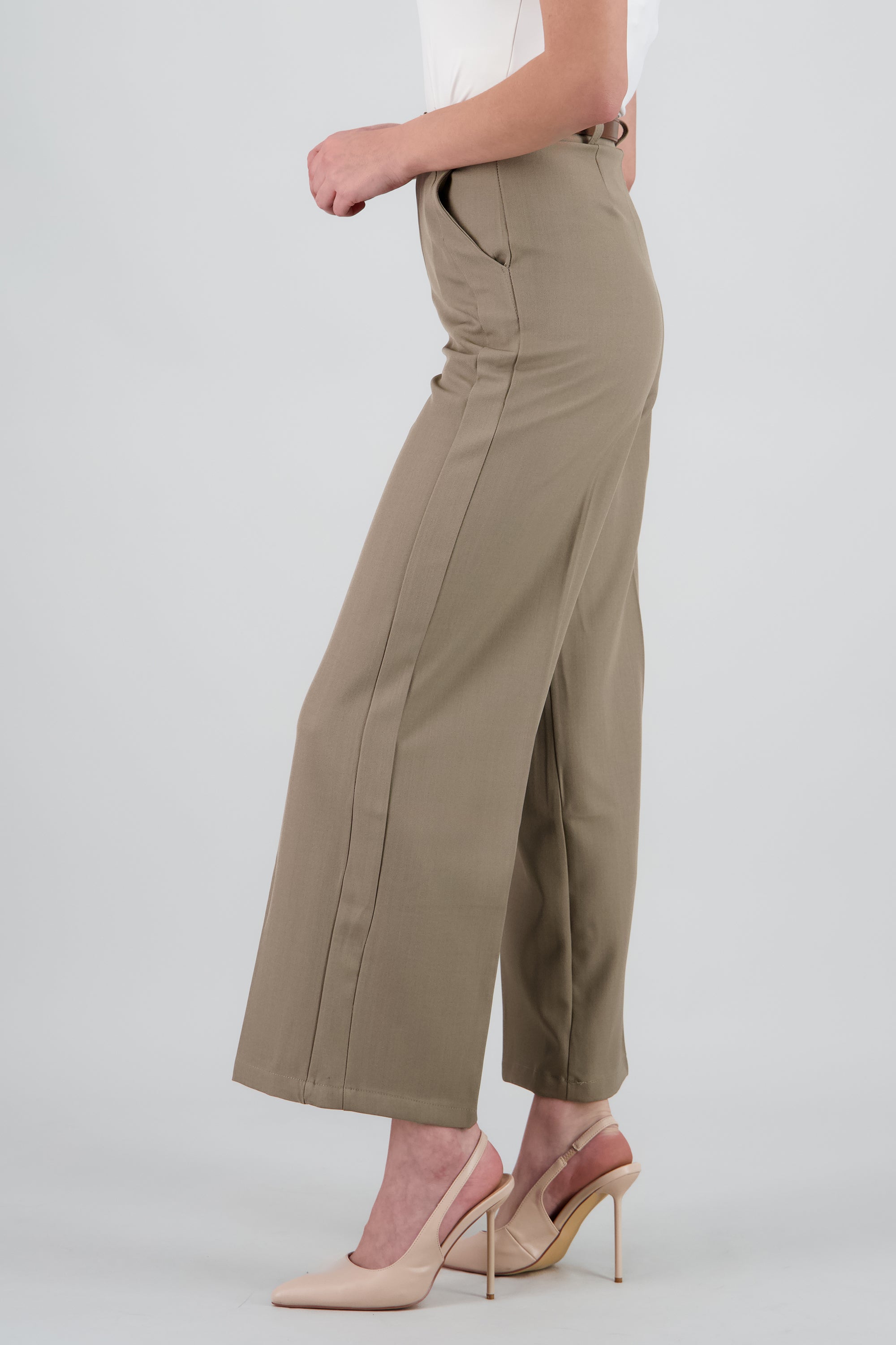 Pantalon recto sastreado con cinturon KHAKI