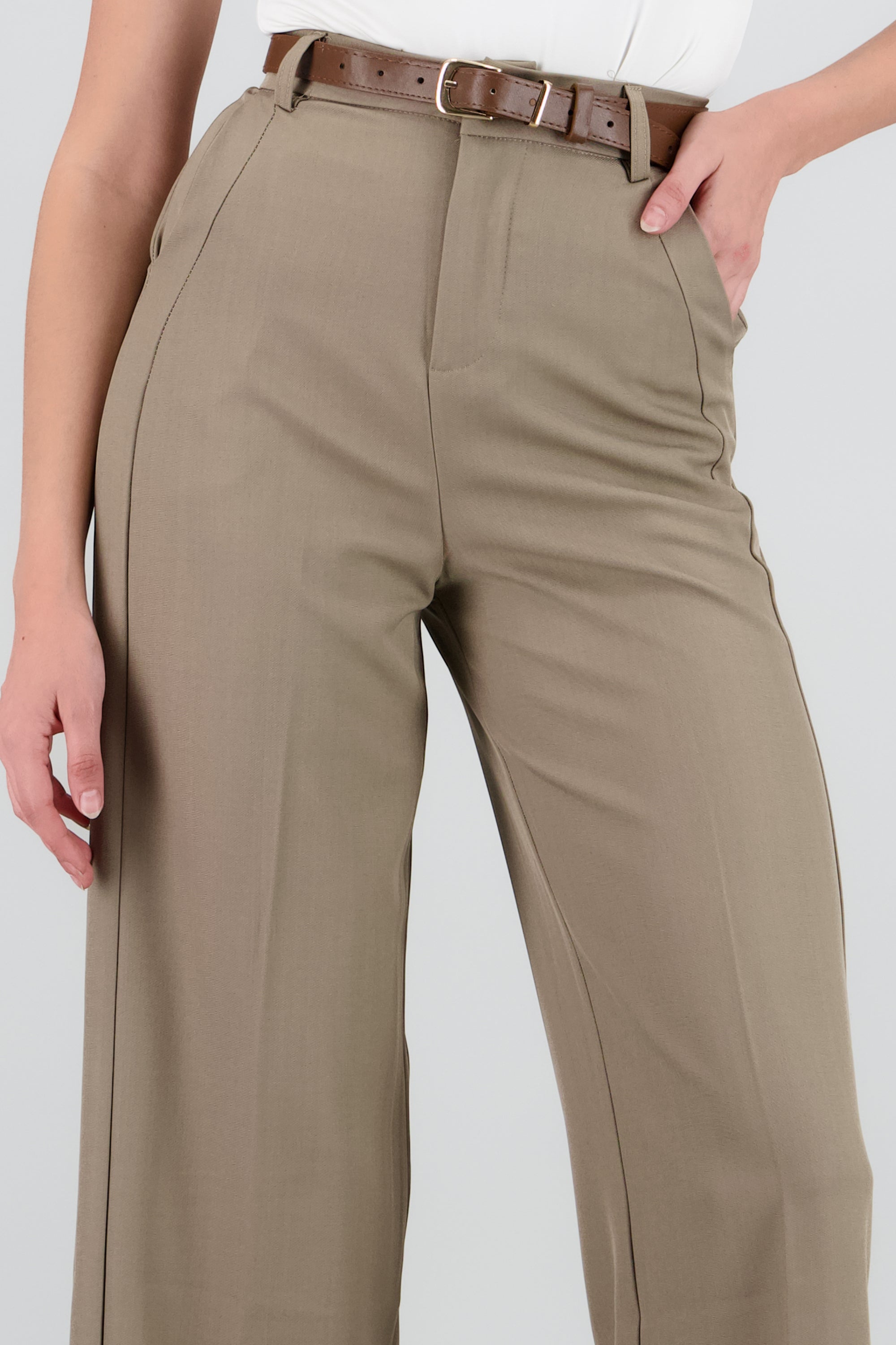 Pantalon recto sastreado con cinturon KHAKI