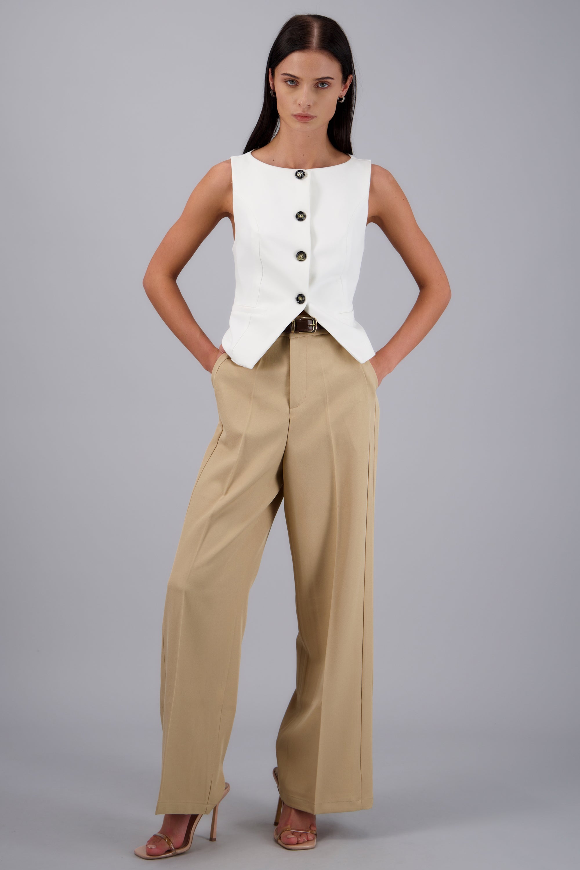 Pantalon recto sastreado con cinturon TAUPE