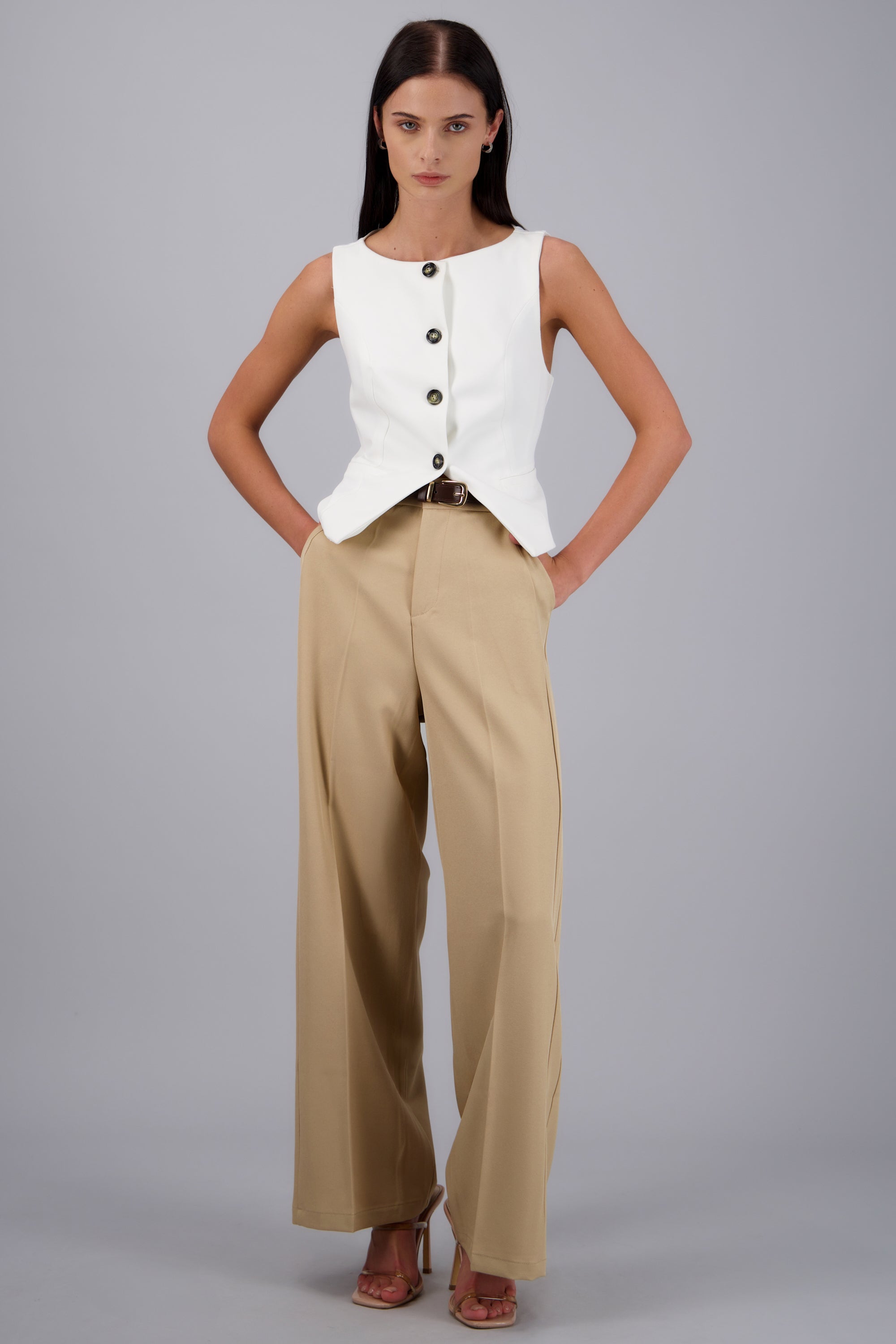Pantalon recto sastreado con cinturon TAUPE