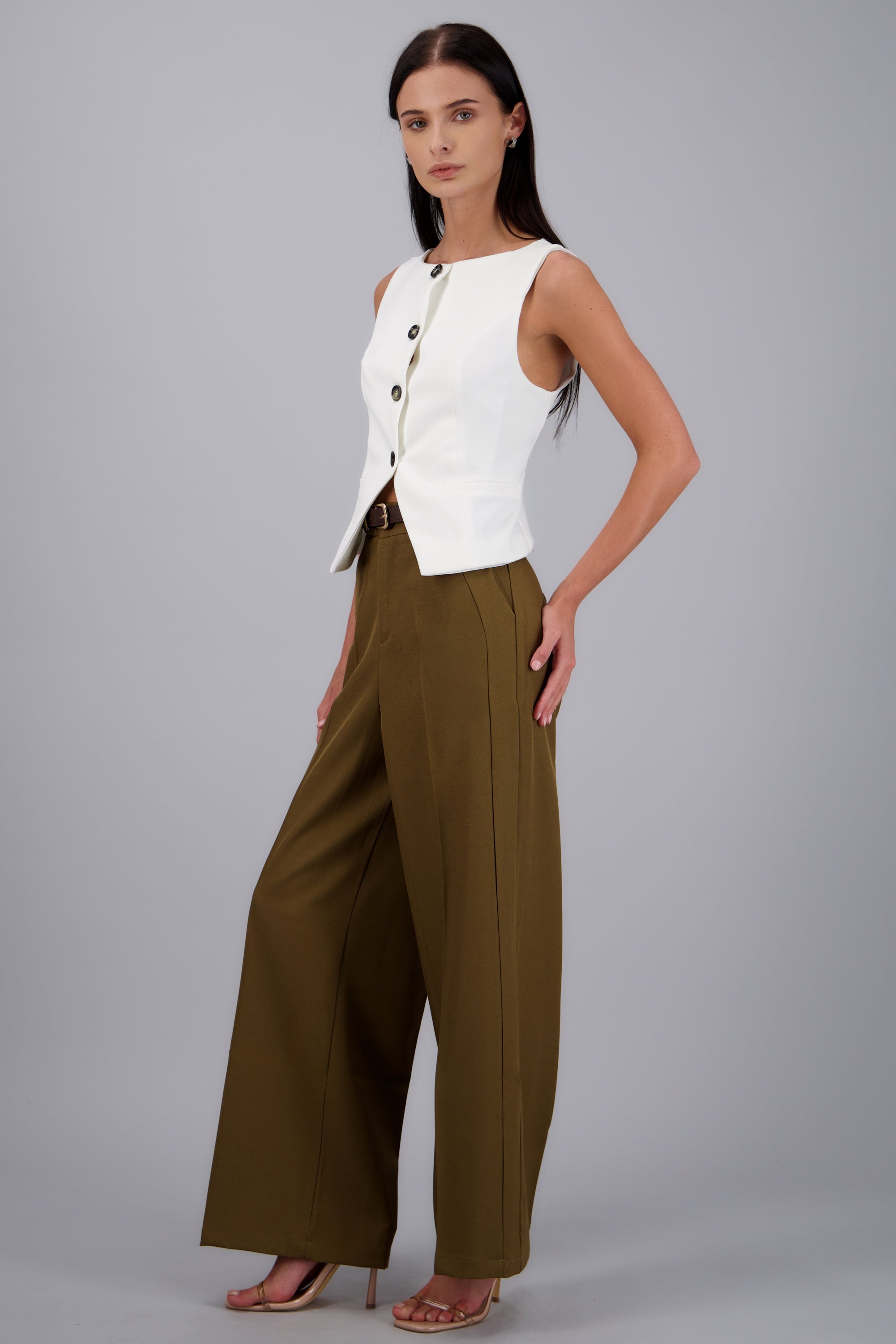 Pantalon recto sastreado con cinturon OLIVO