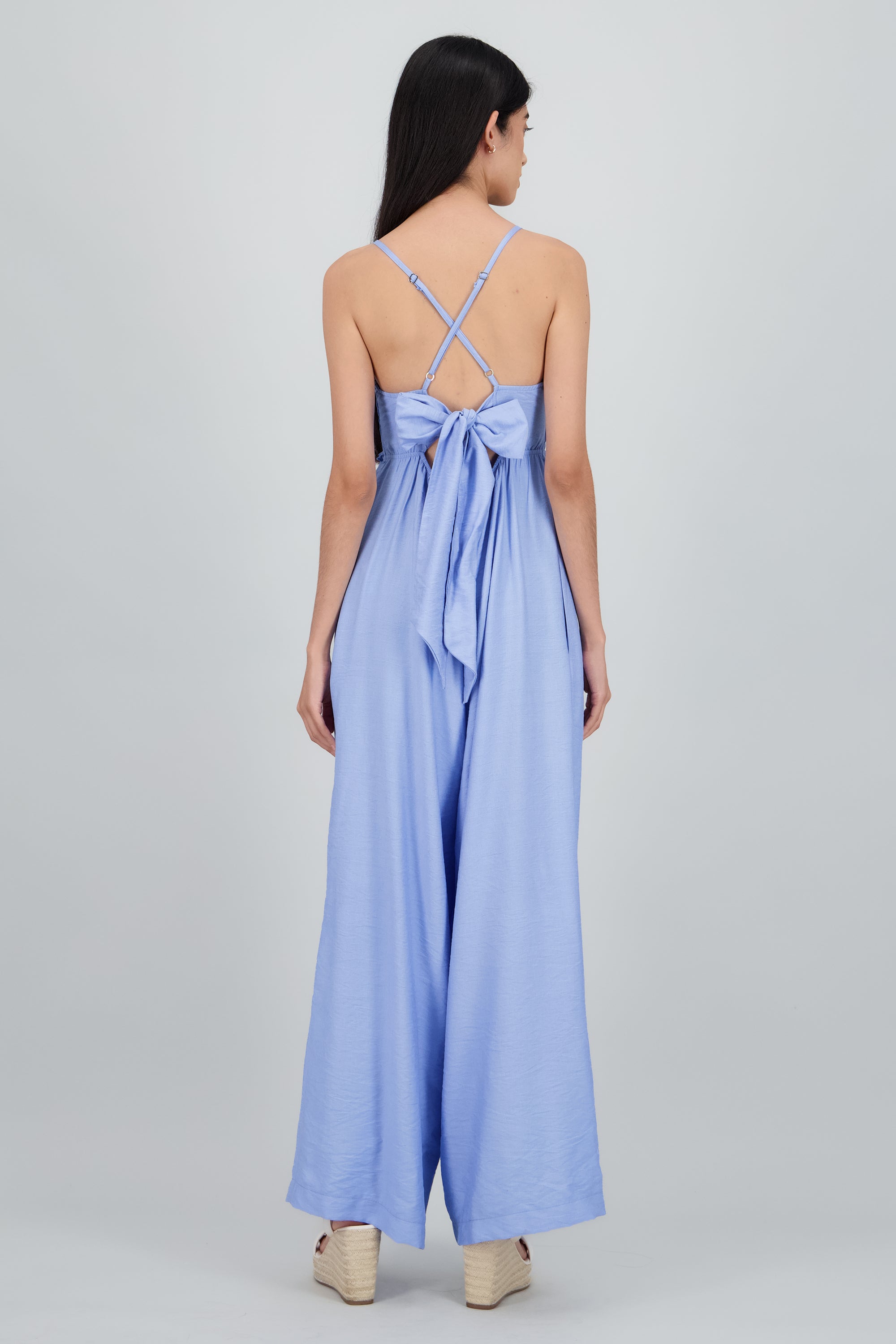Jumpsuit cuello v detalle smock AZUL CIELO