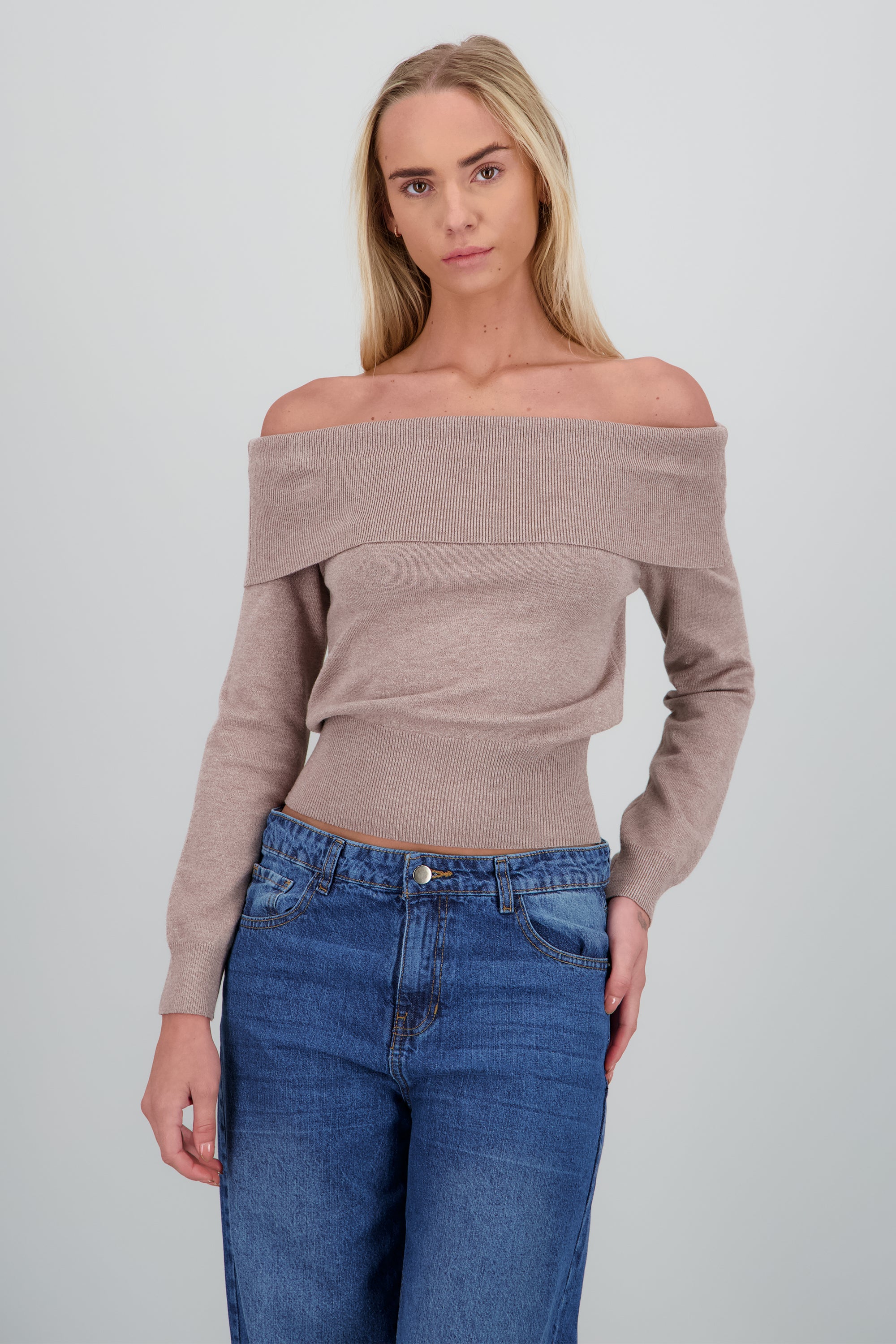 Suéter off shoulder punto TAUPE