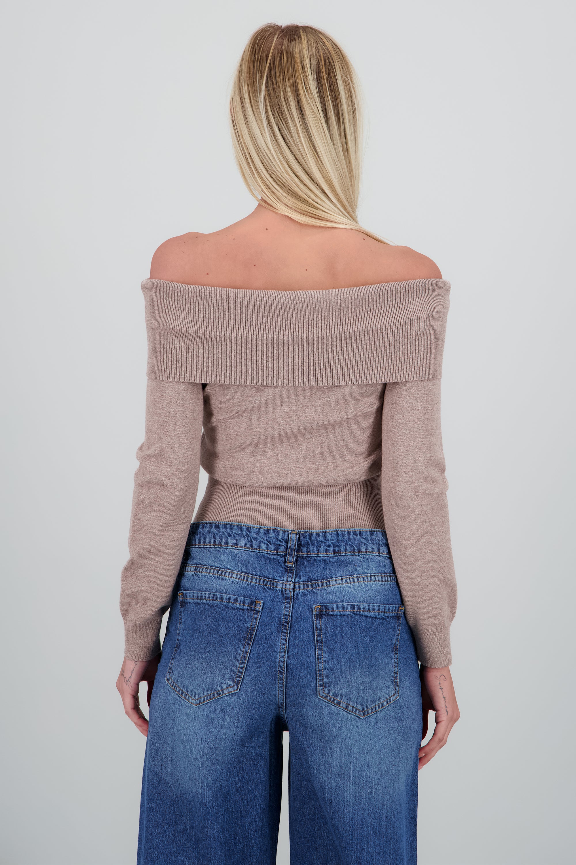 Suéter off shoulder punto TAUPE