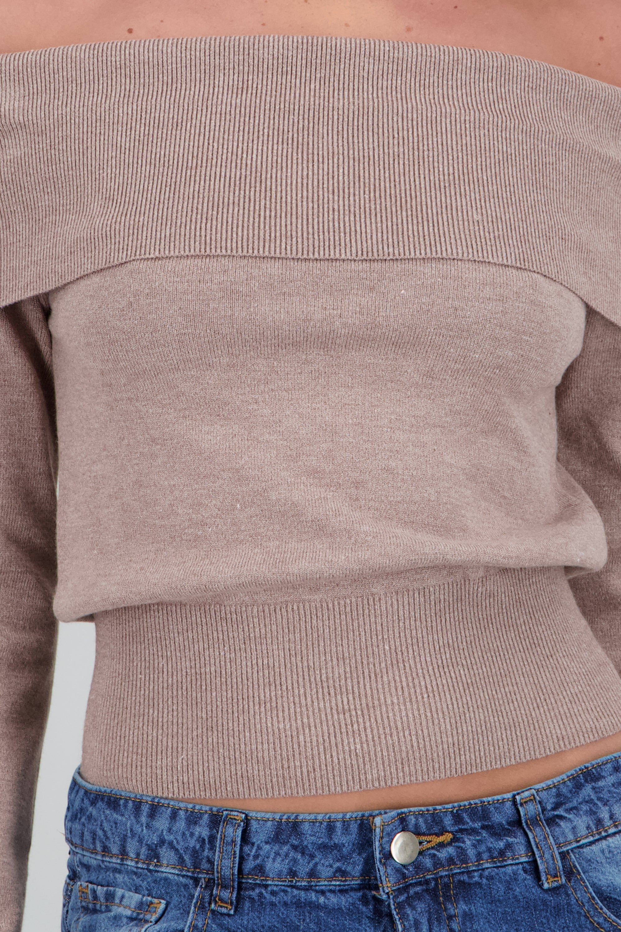 Suéter off shoulder punto TAUPE