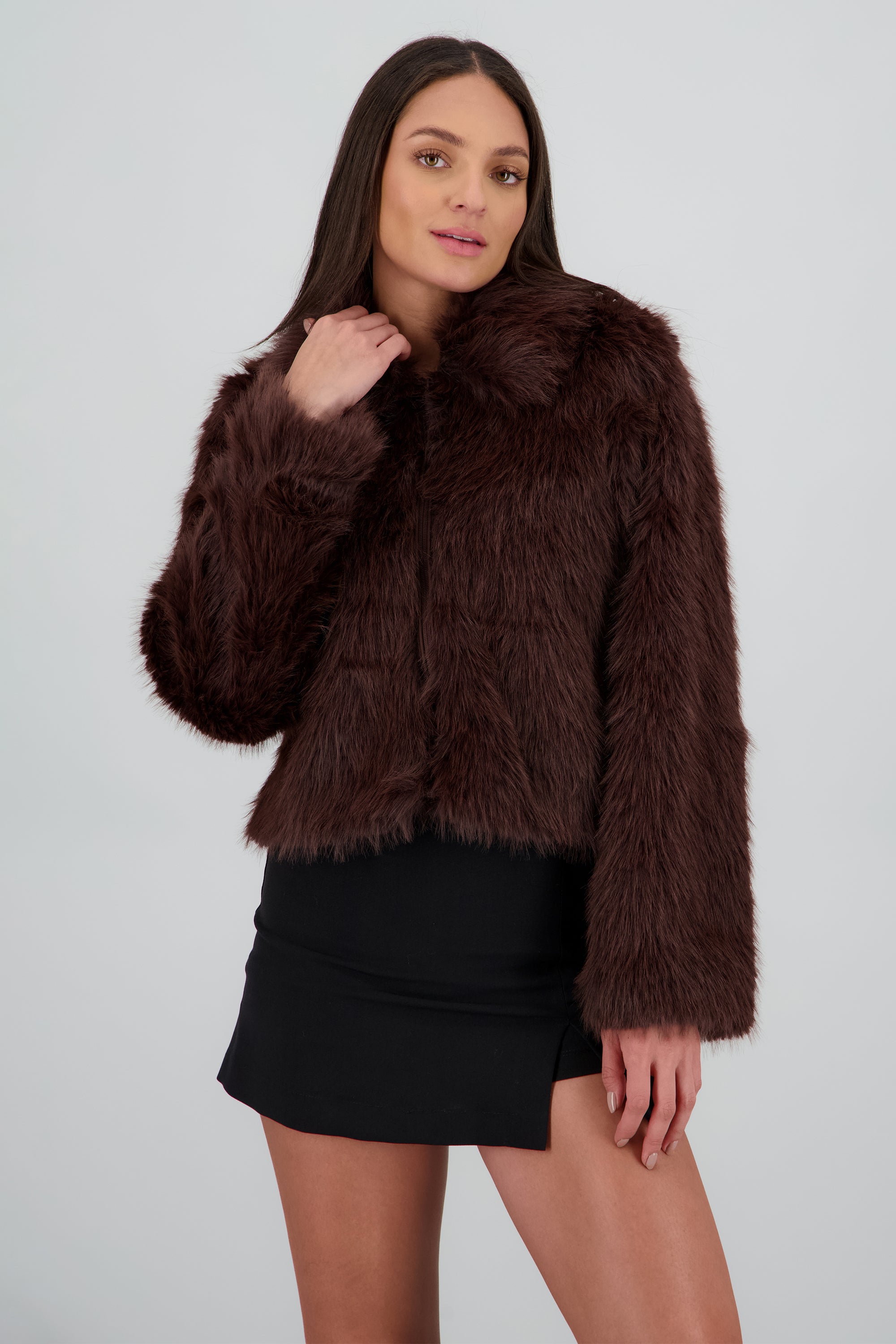 Abrigo corto efecto pelo CHOCOLATE
