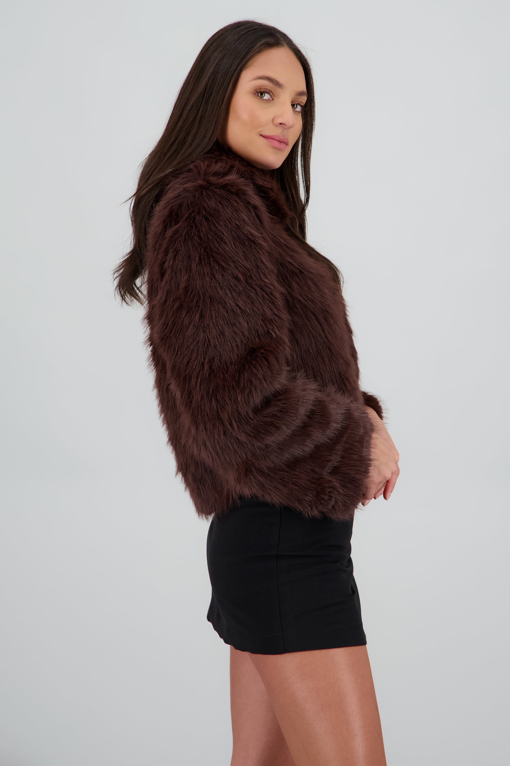 Abrigo corto efecto pelo CHOCOLATE