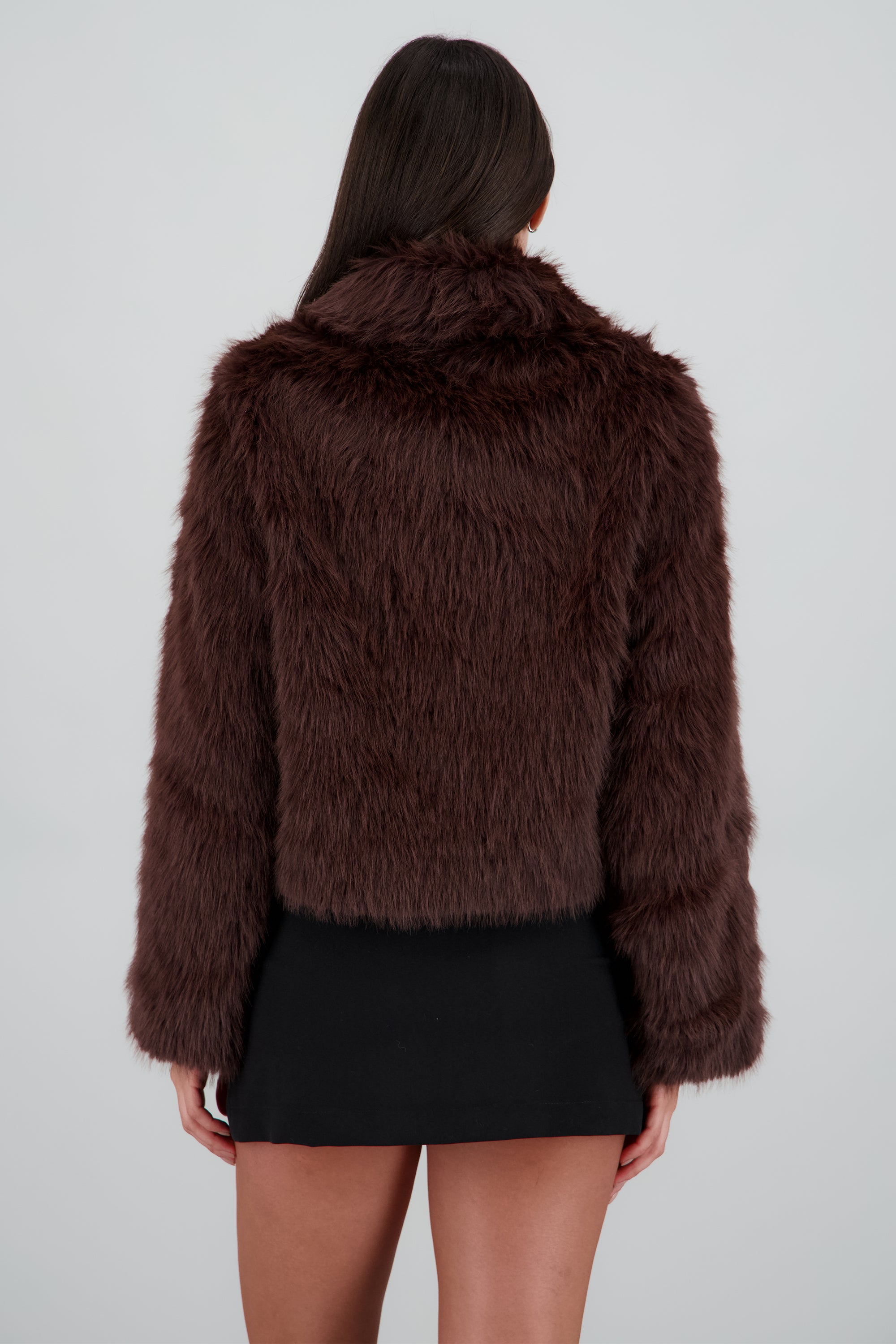 Abrigo corto efecto pelo CHOCOLATE