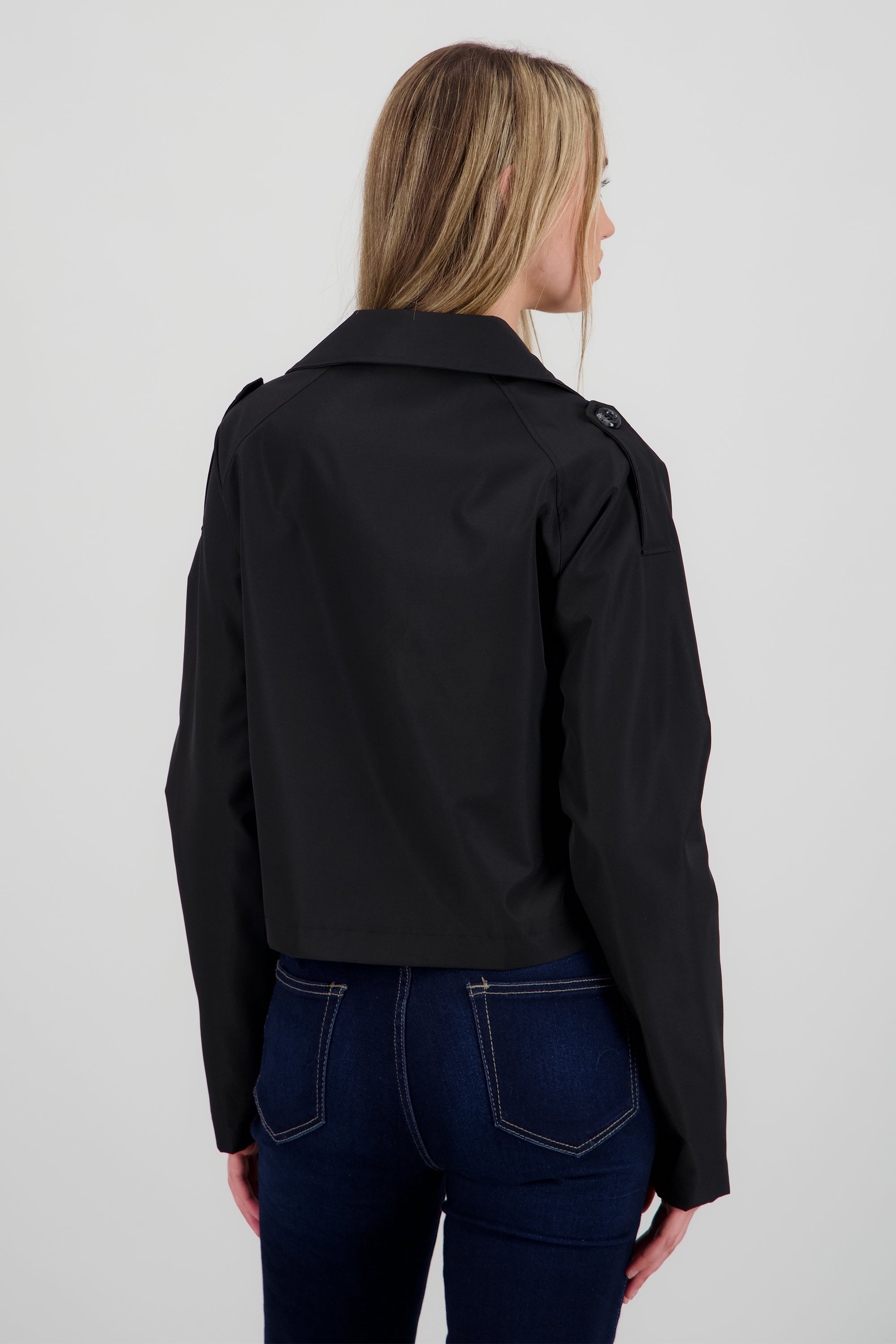 Chamarra crop detalle botones NEGRO