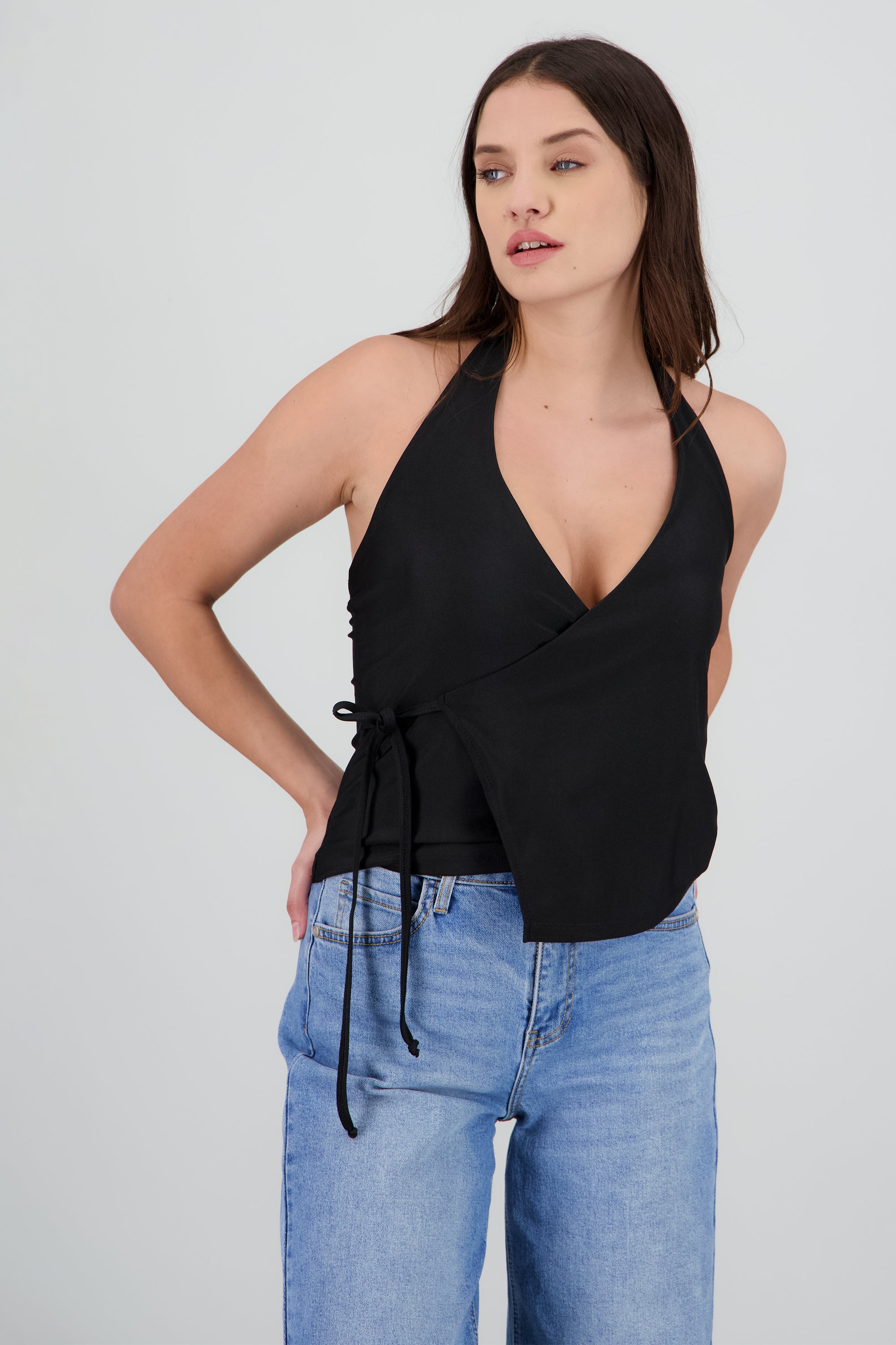 Top halter cruzado detalle moño NEGRO