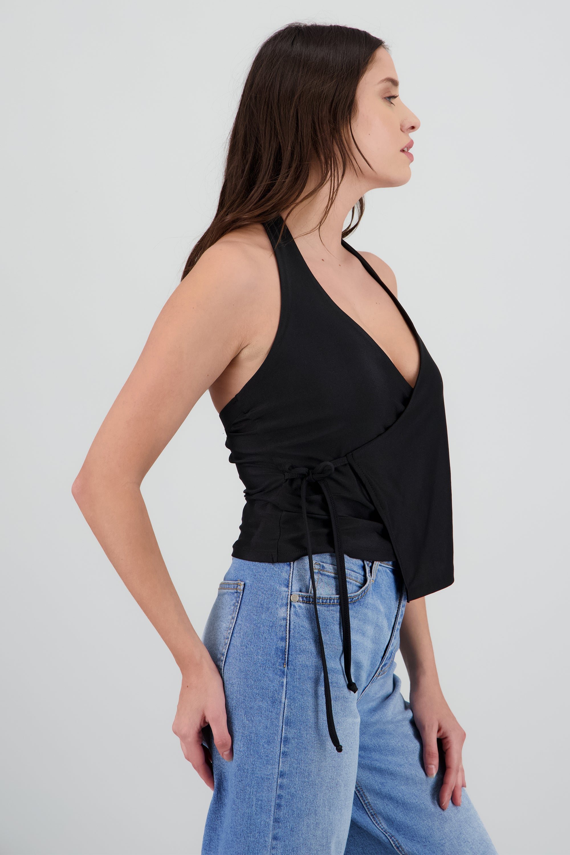 Top halter cruzado detalle moño NEGRO