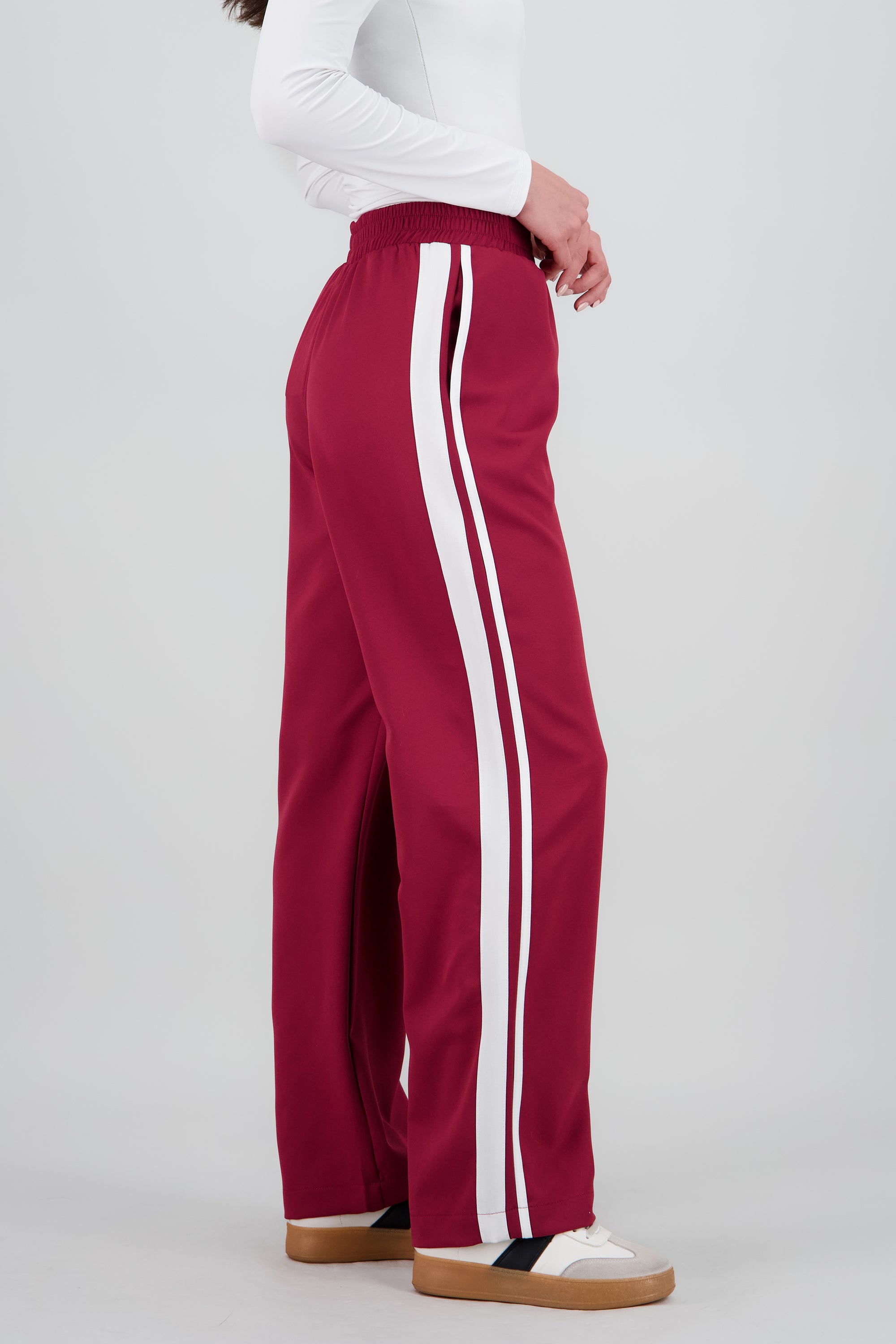 Pantalon detalle tiras contraste VINO