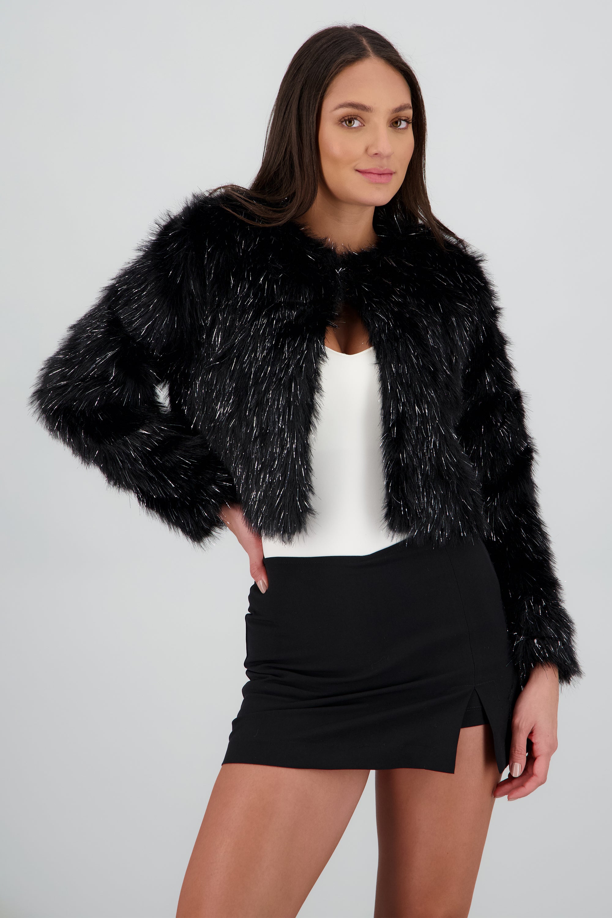 Abrigo pelo con lurex cropped NEGRO