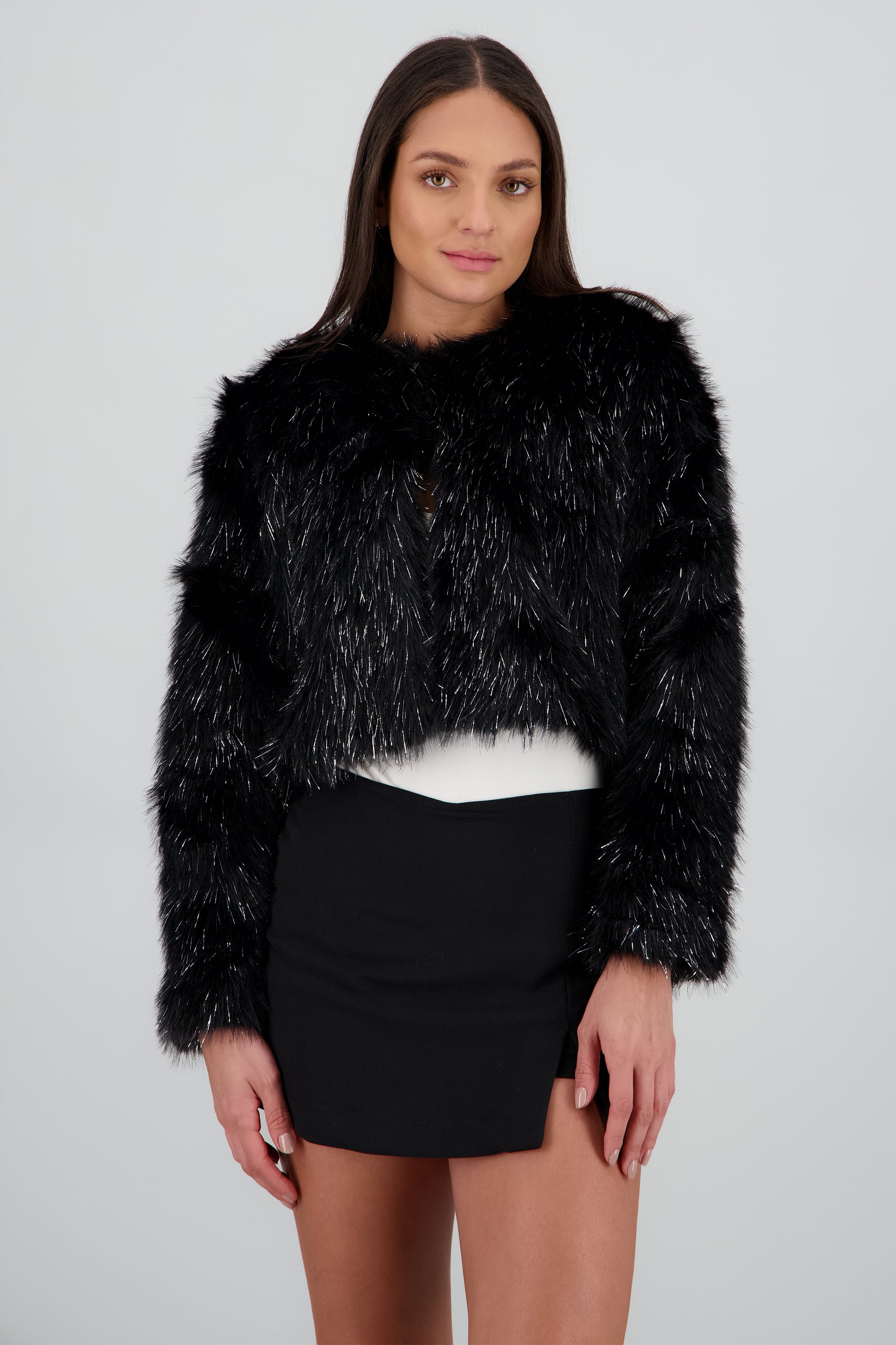 Abrigo pelo con lurex cropped NEGRO