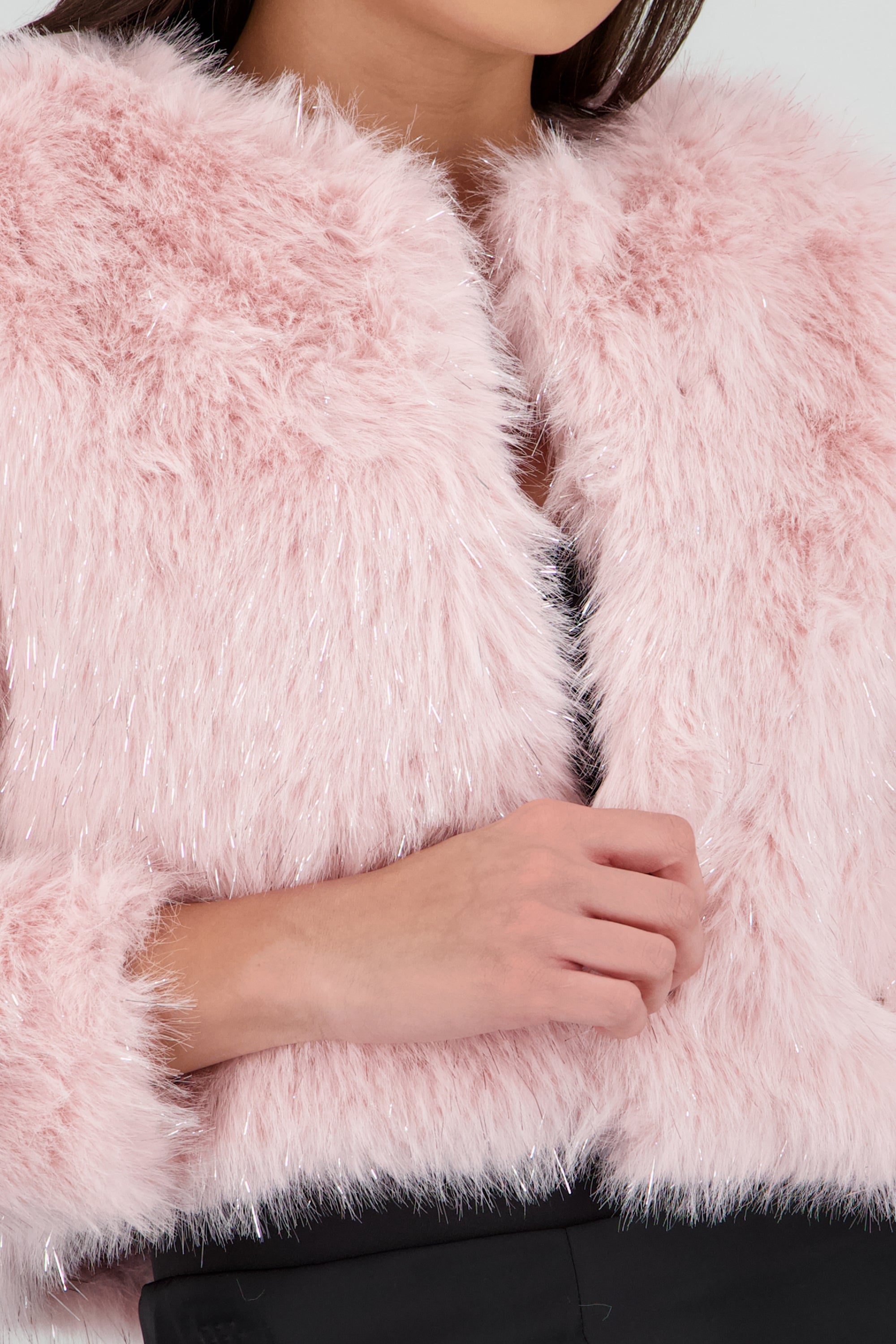 Abrigo pelo con lurex cropped ROSA PASTEL