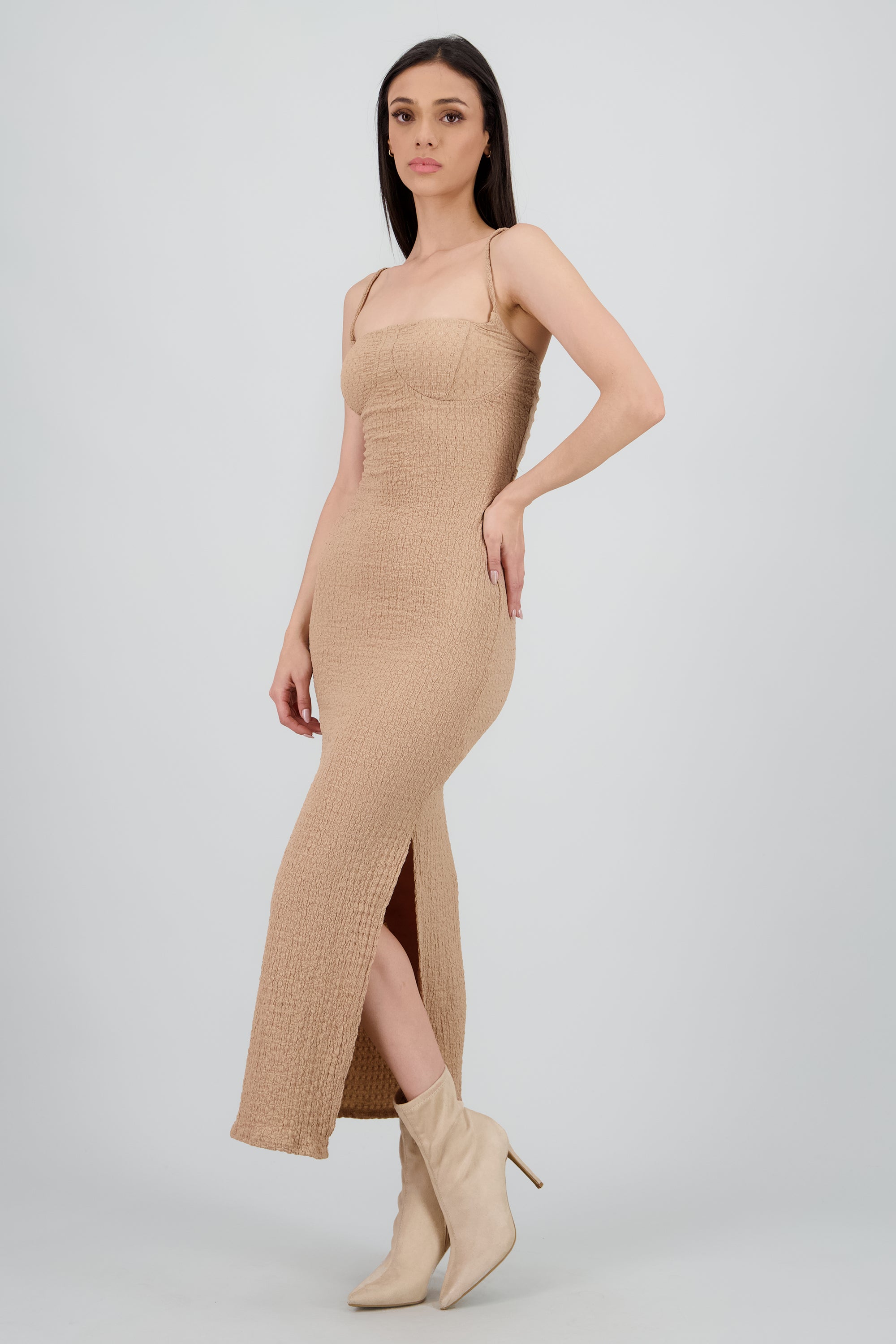 Vestido maxi textura con copas KHAKI