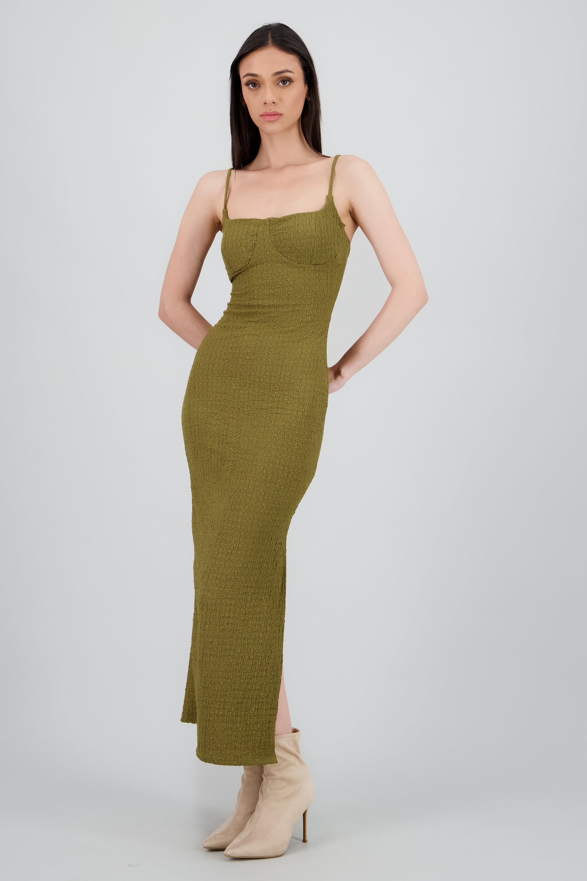 Vestido maxi textura con copas OLIVO