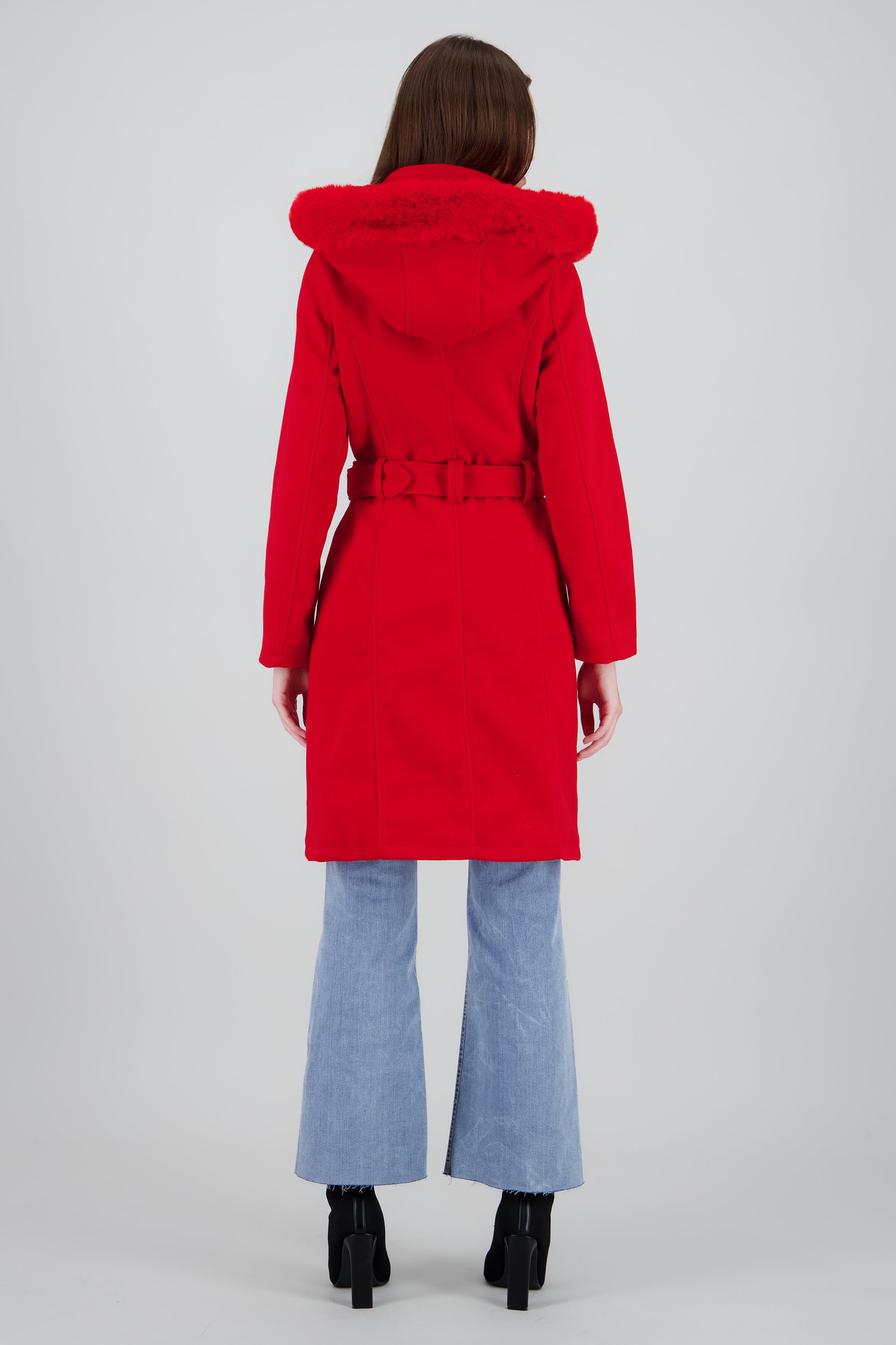 ABRIGO CON CAPUCHA ROJO