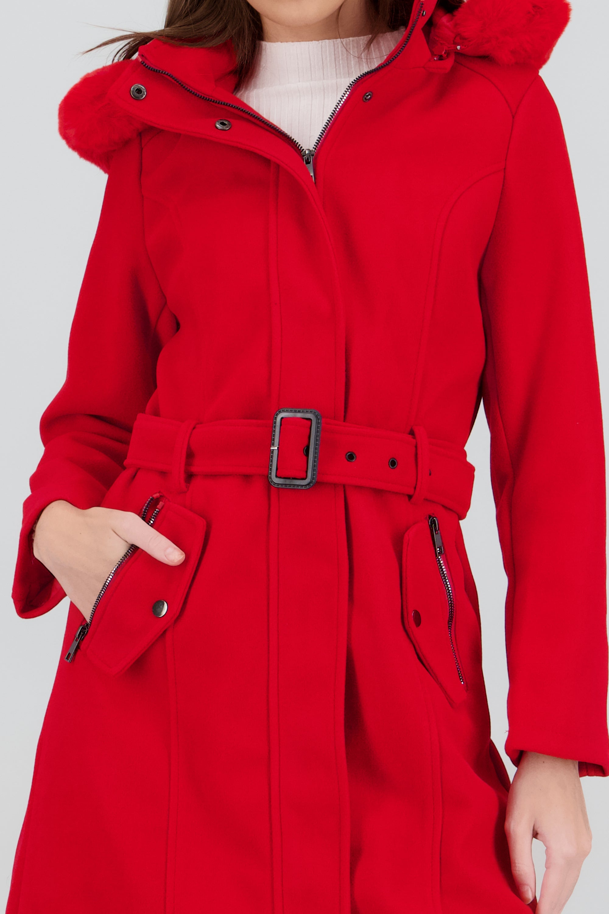 ABRIGO CON CAPUCHA ROJO
