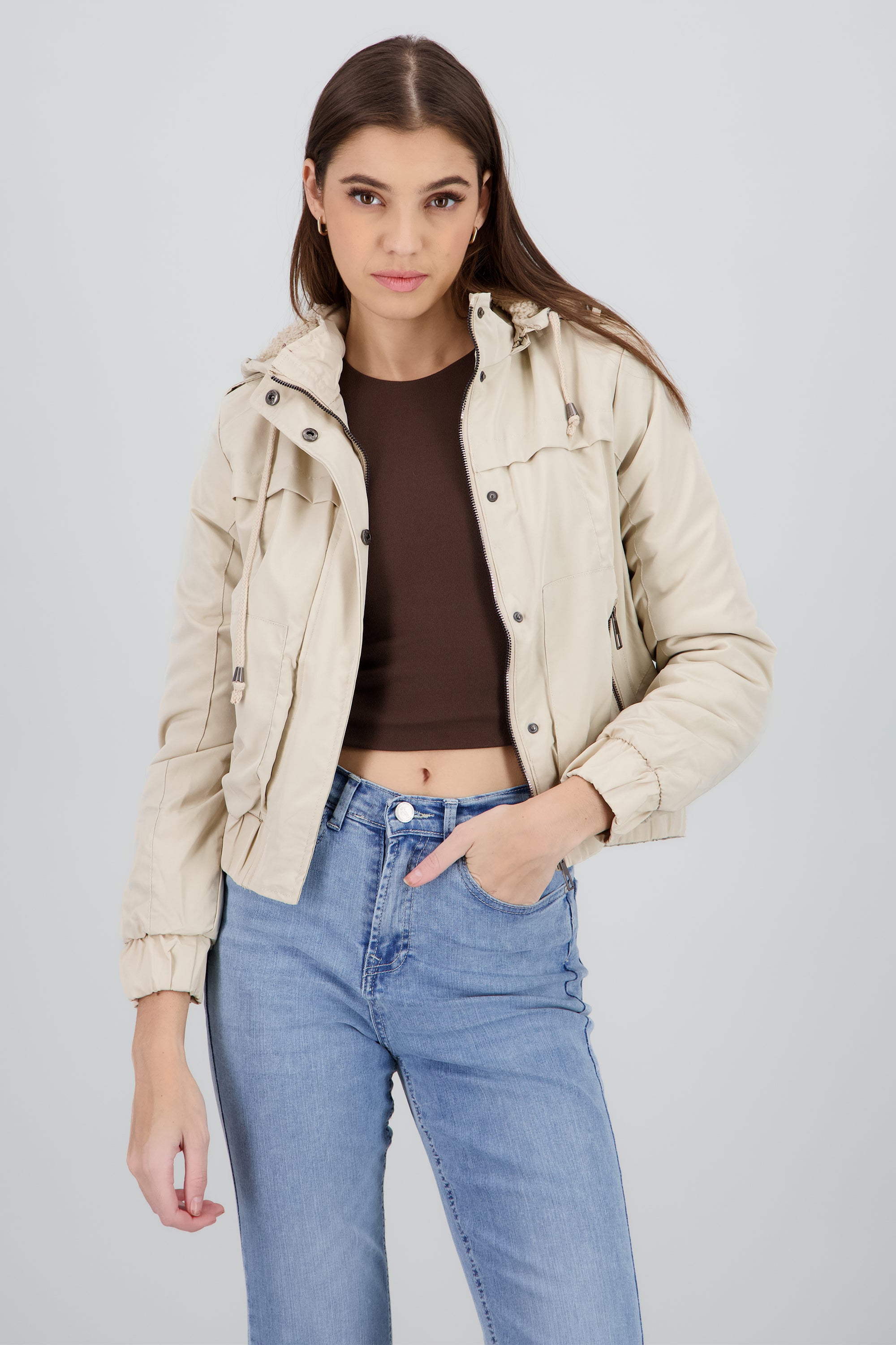 Chamarra con capucha CREMA