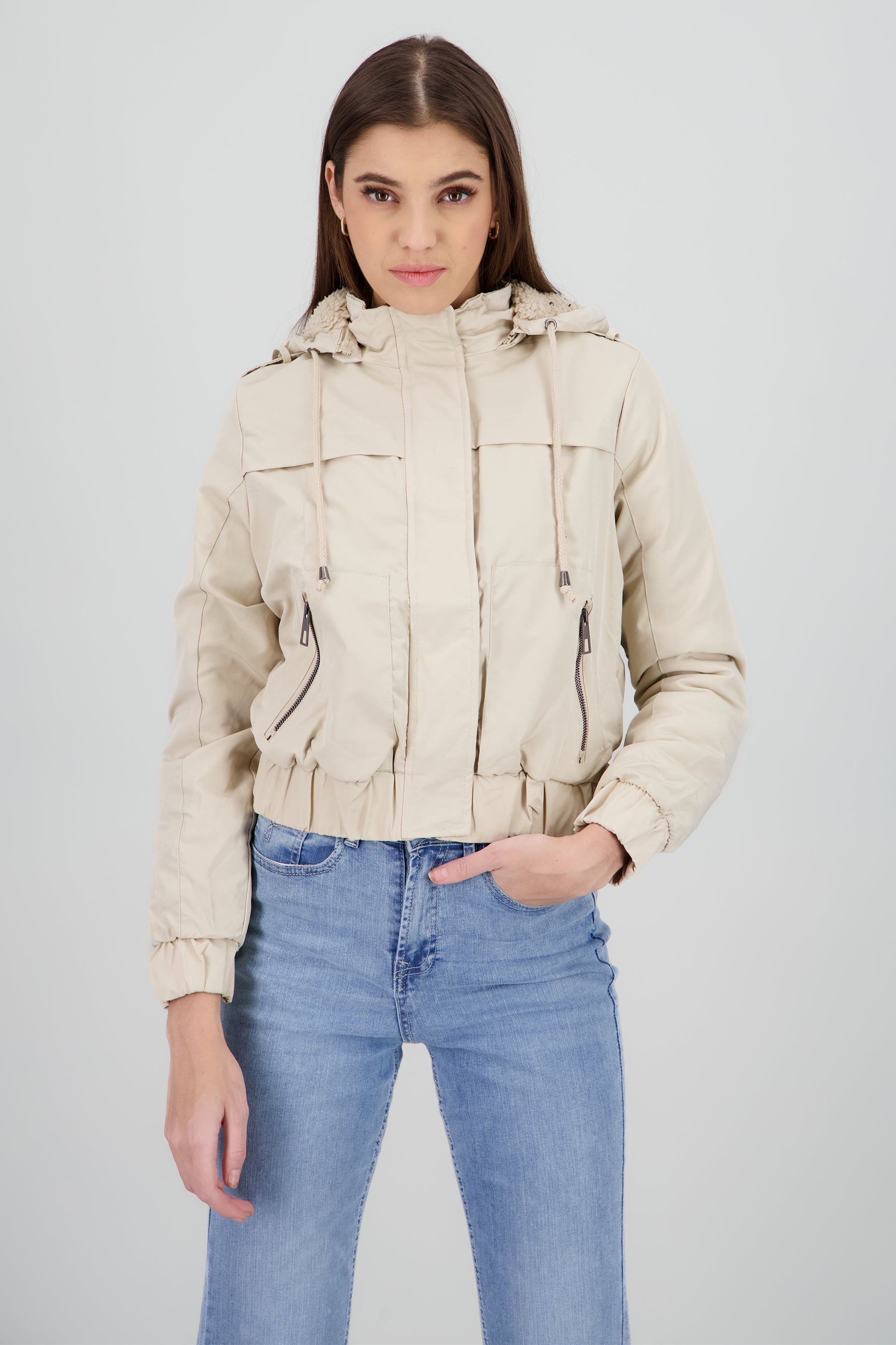 Chamarra con capucha CREMA