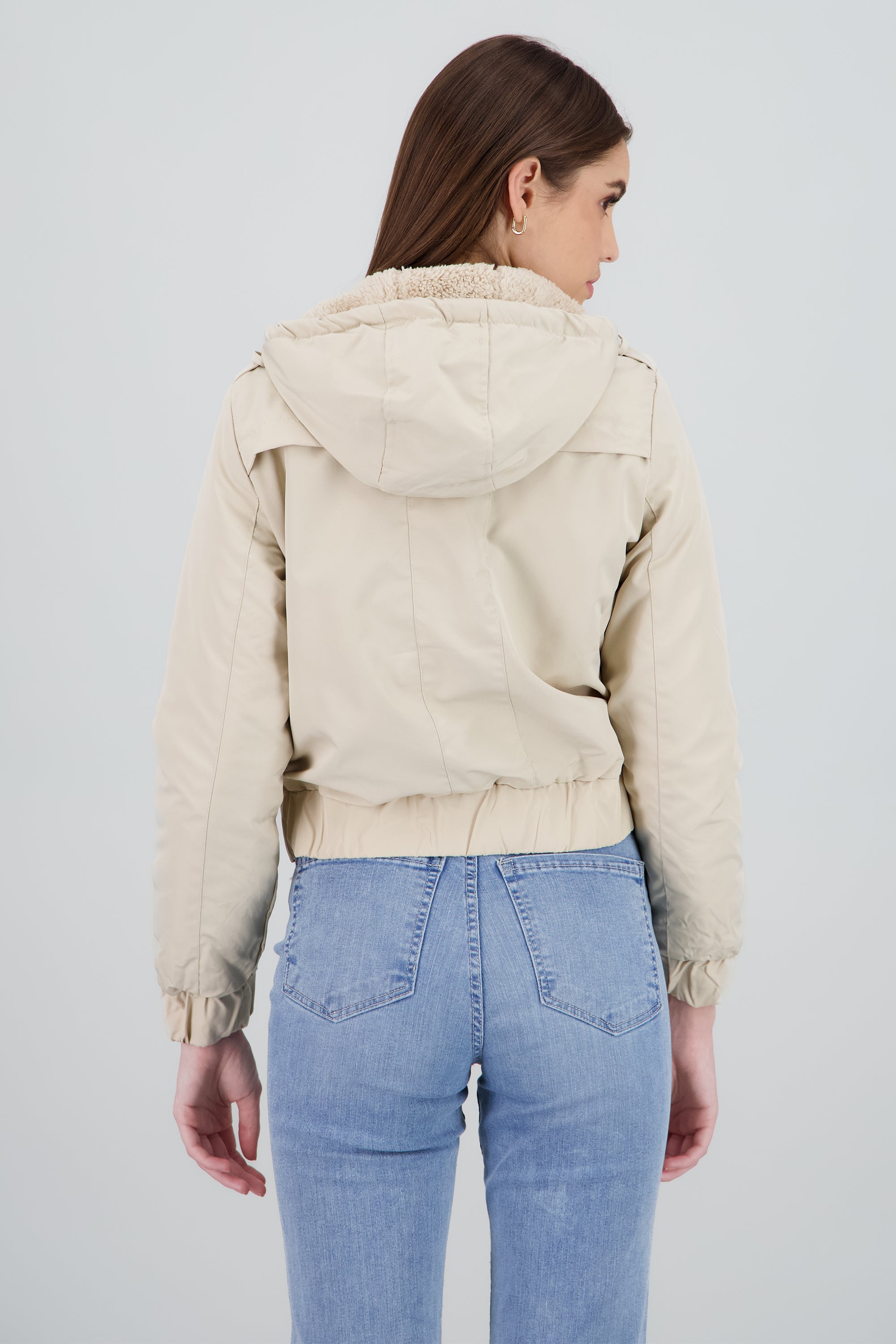 Chamarra con capucha CREMA