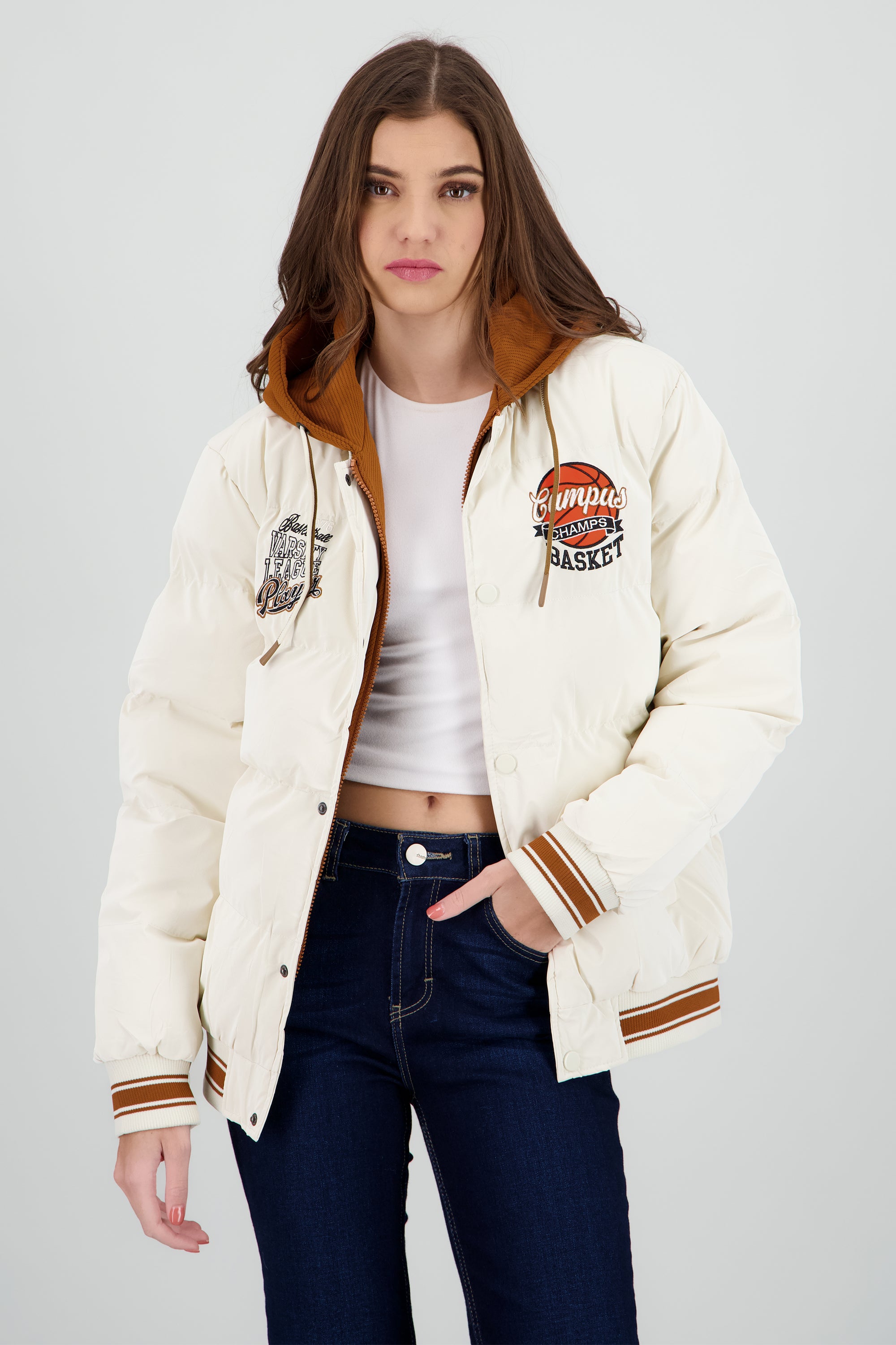 Chamarra beisbolera detalle resortes BEIGE