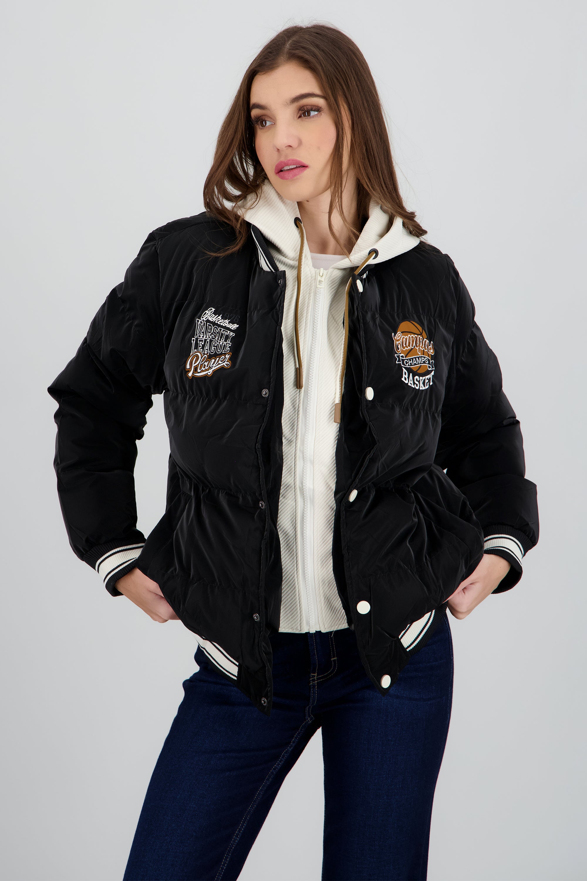 Chamarra beisbolera detalle resortes NEGRO