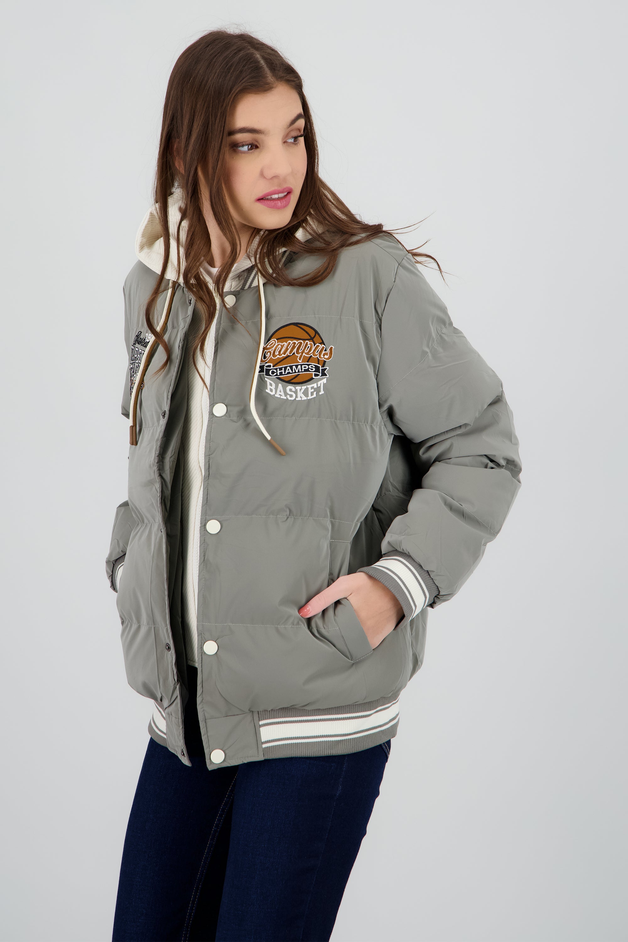 Chamarra beisbolera detalle resortes GRIS JASPE