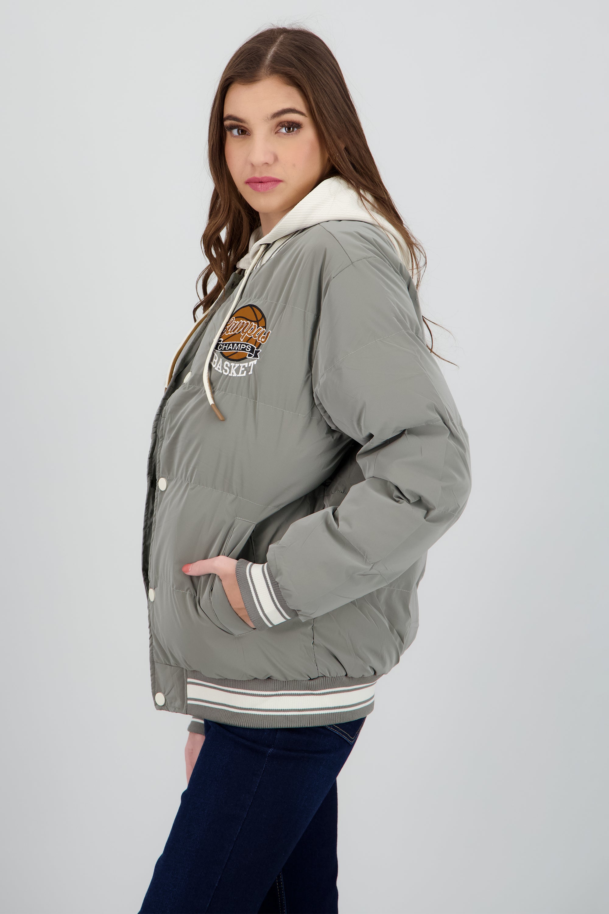 Chamarra beisbolera detalle resortes GRIS JASPE