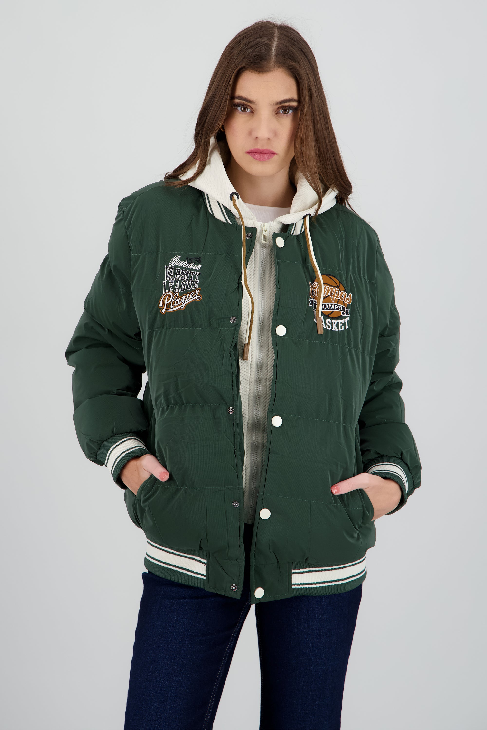 Chamarra beisbolera detalle resortes OLIVO