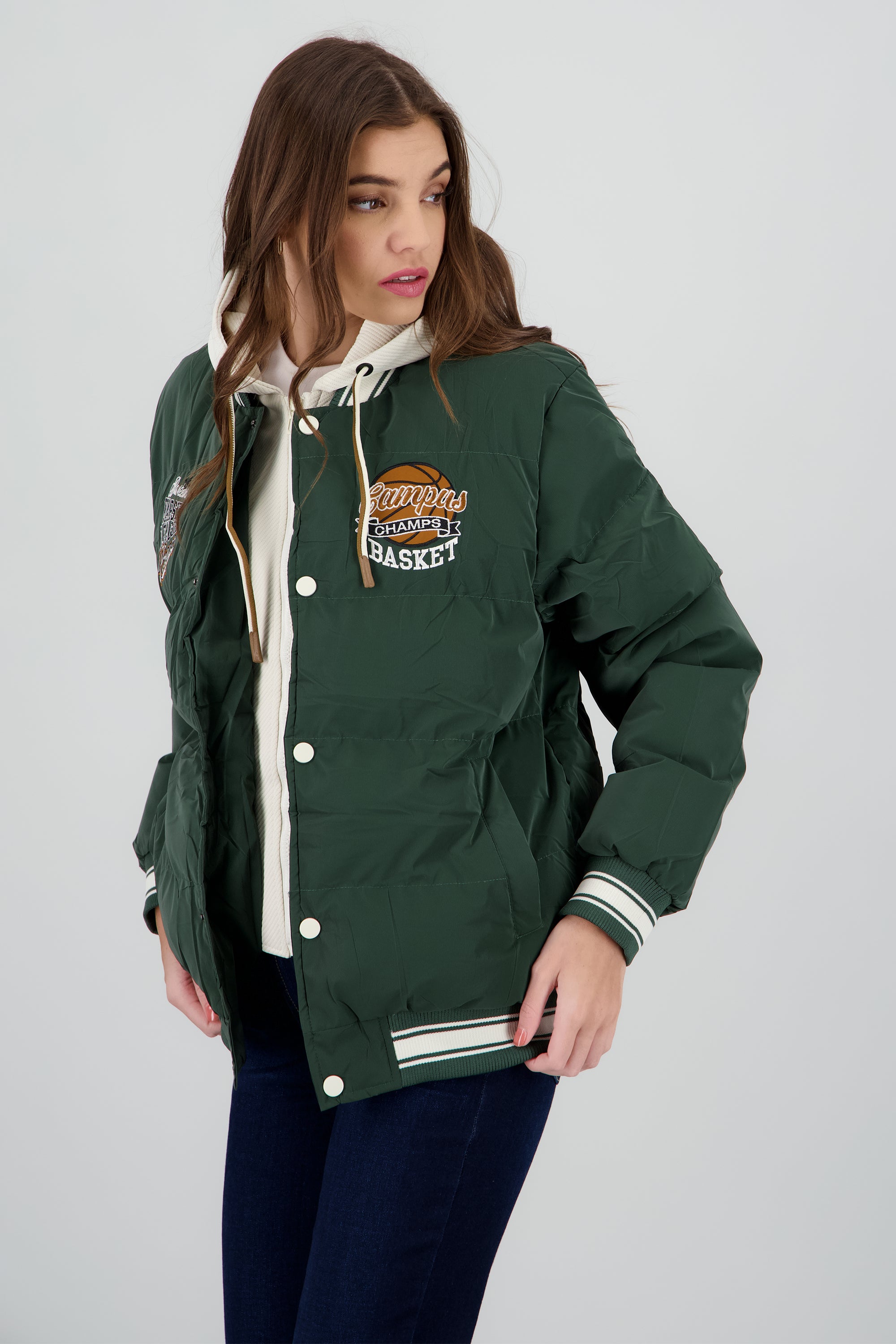 Chamarra beisbolera detalle resortes OLIVO