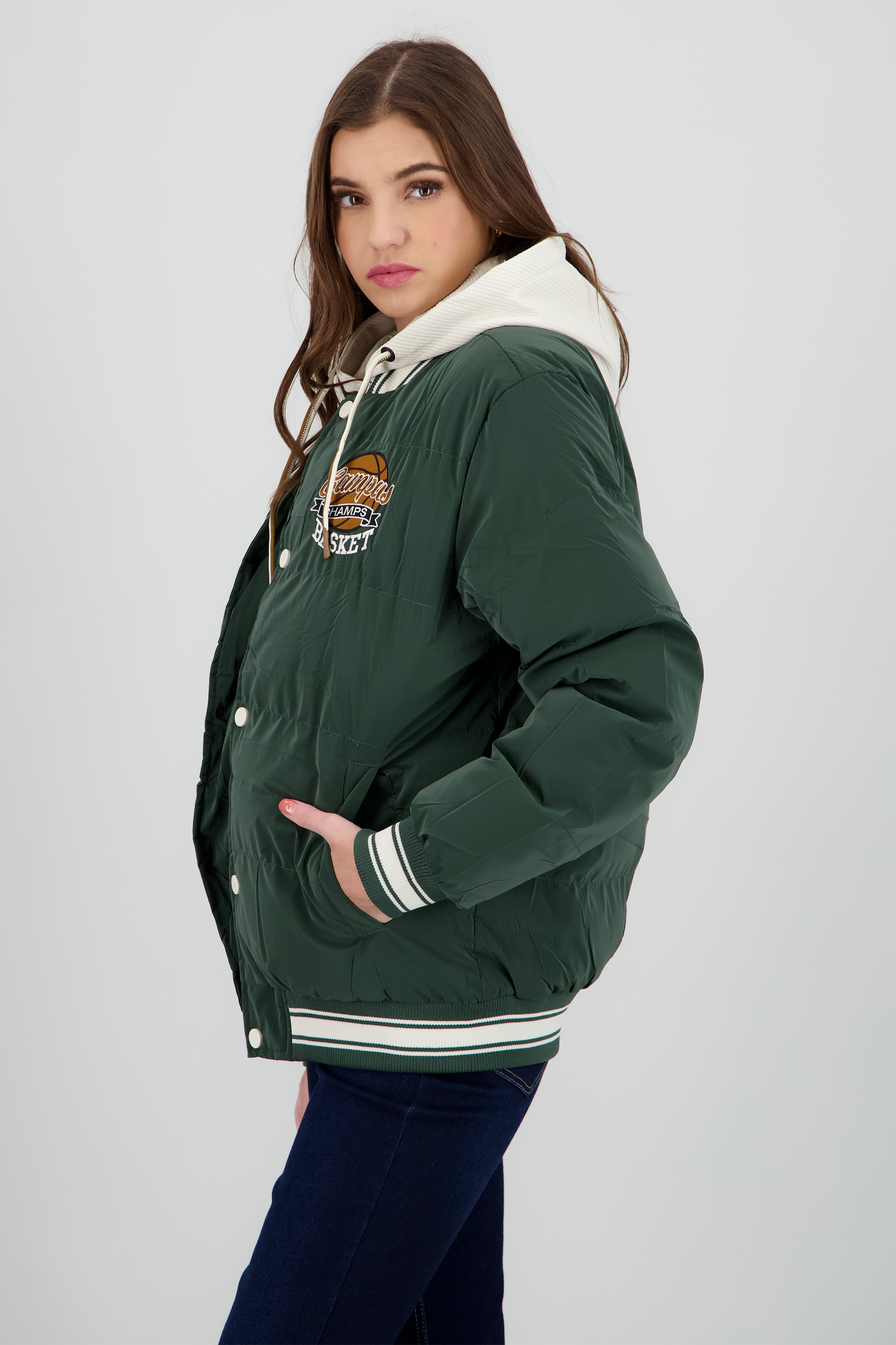 Chamarra beisbolera detalle resortes OLIVO