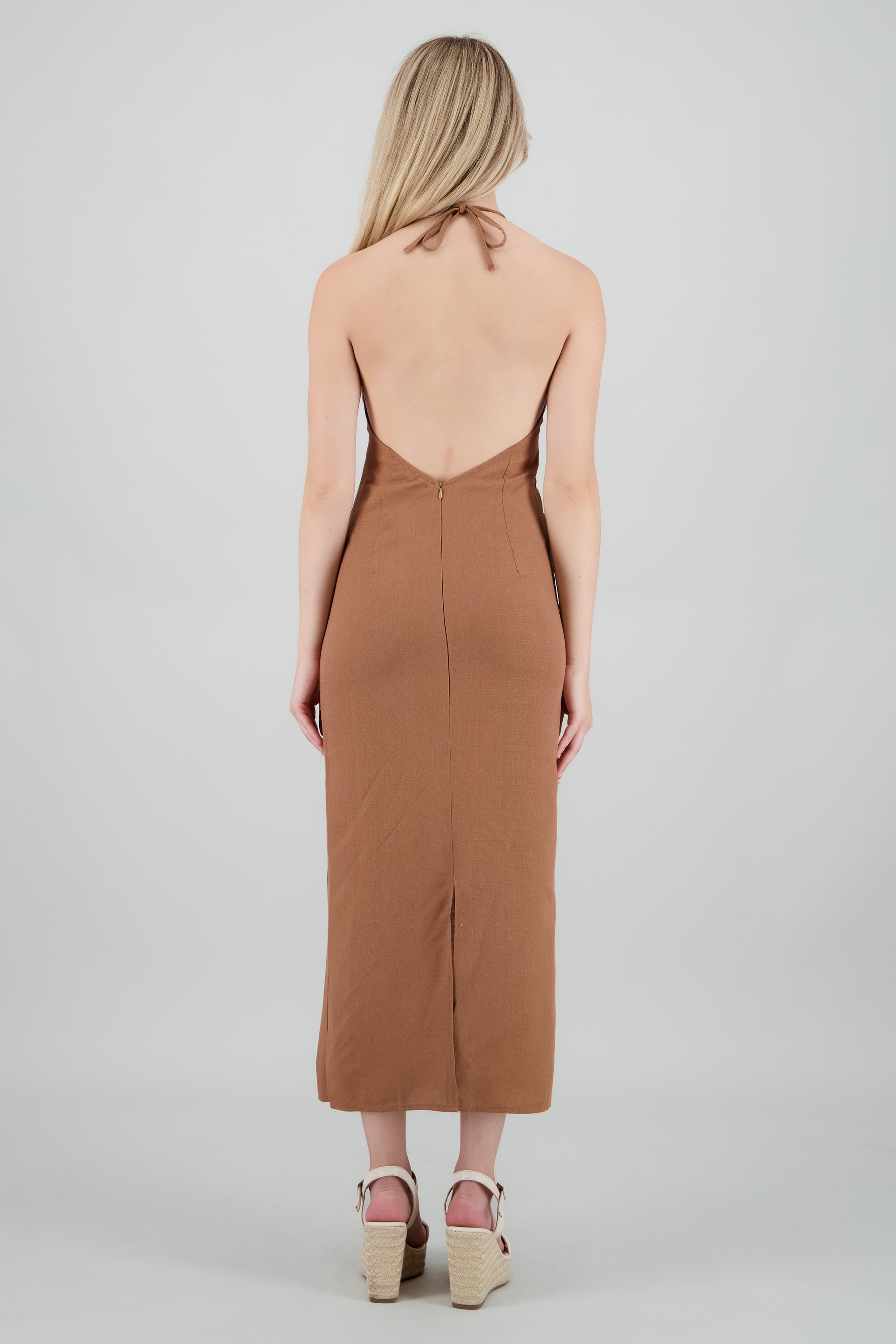 Vestido maxi halter escote espalda KHAKI