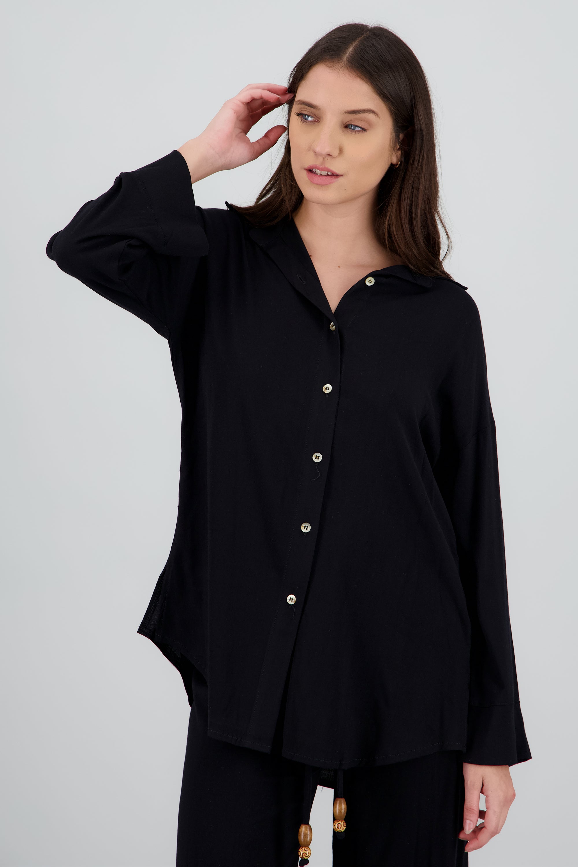 Camisa ligera over NEGRO