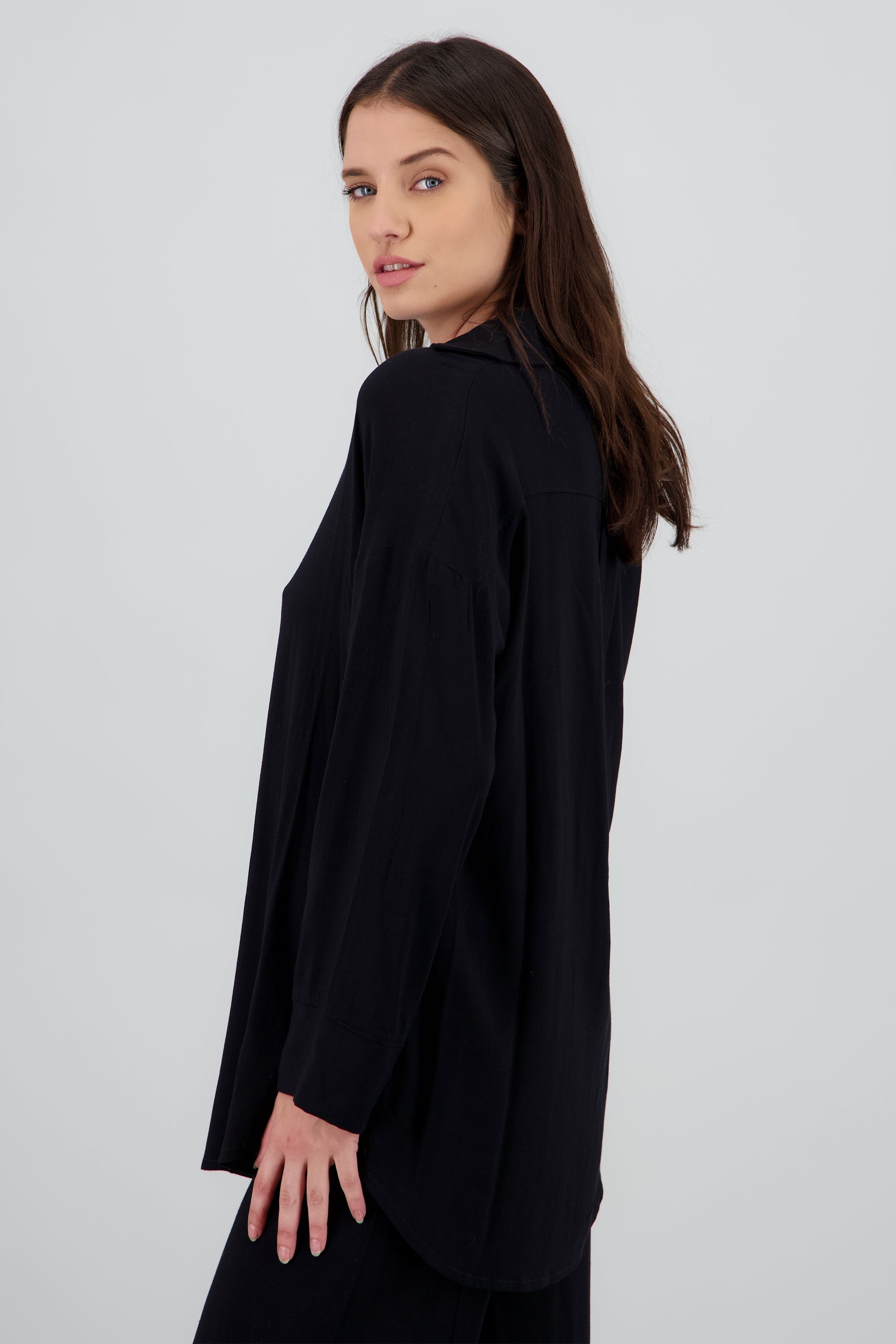 Camisa ligera over NEGRO