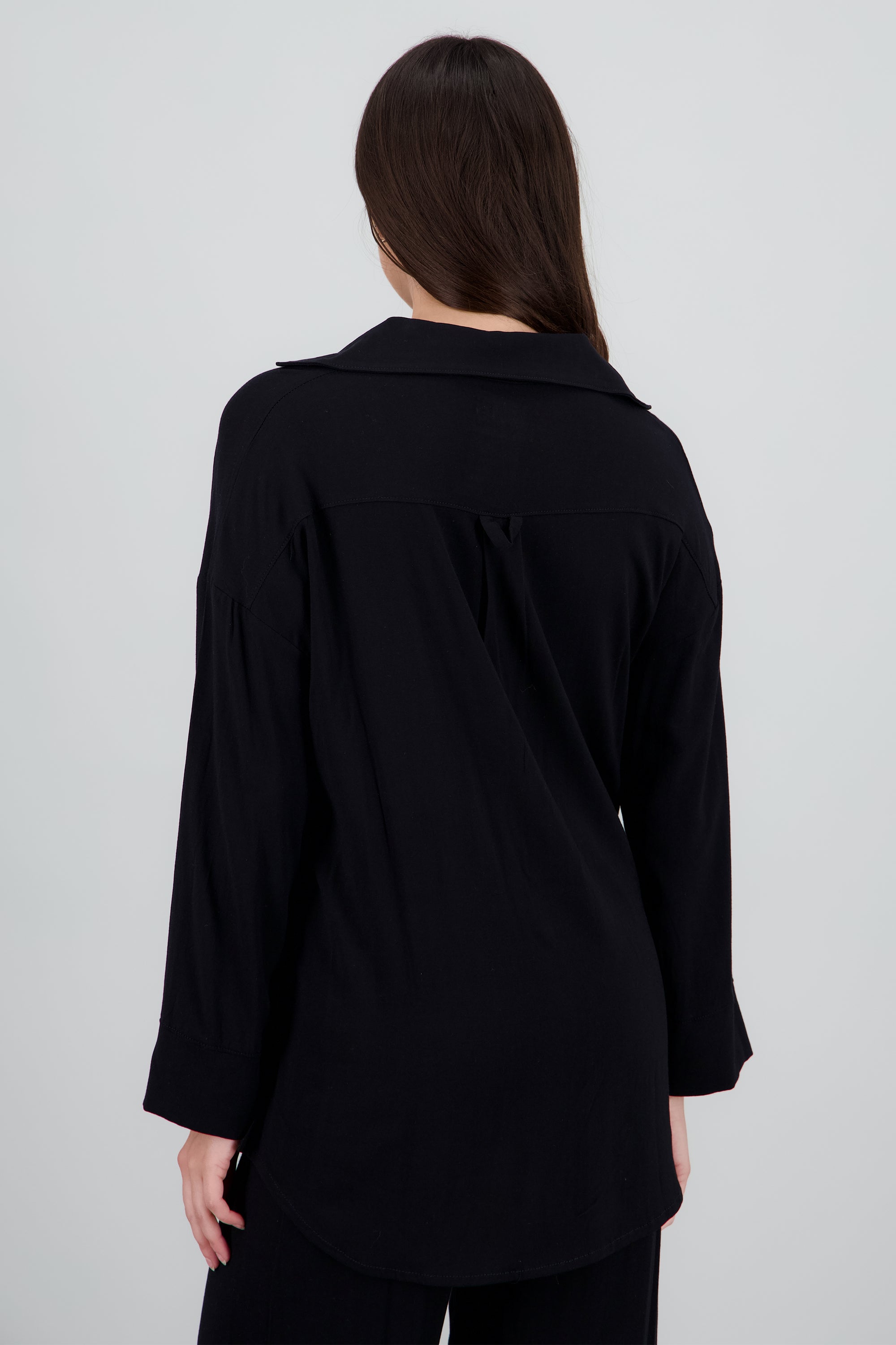 Camisa ligera over NEGRO