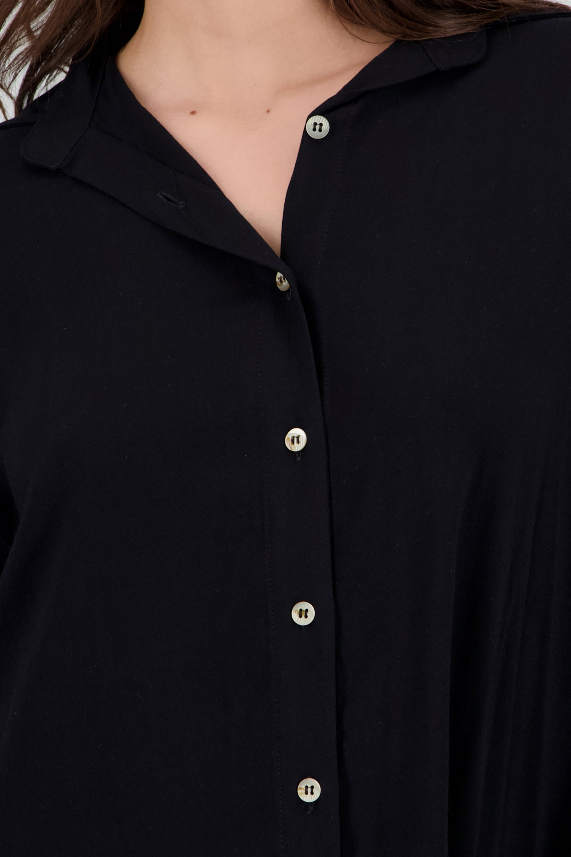 Camisa ligera over NEGRO