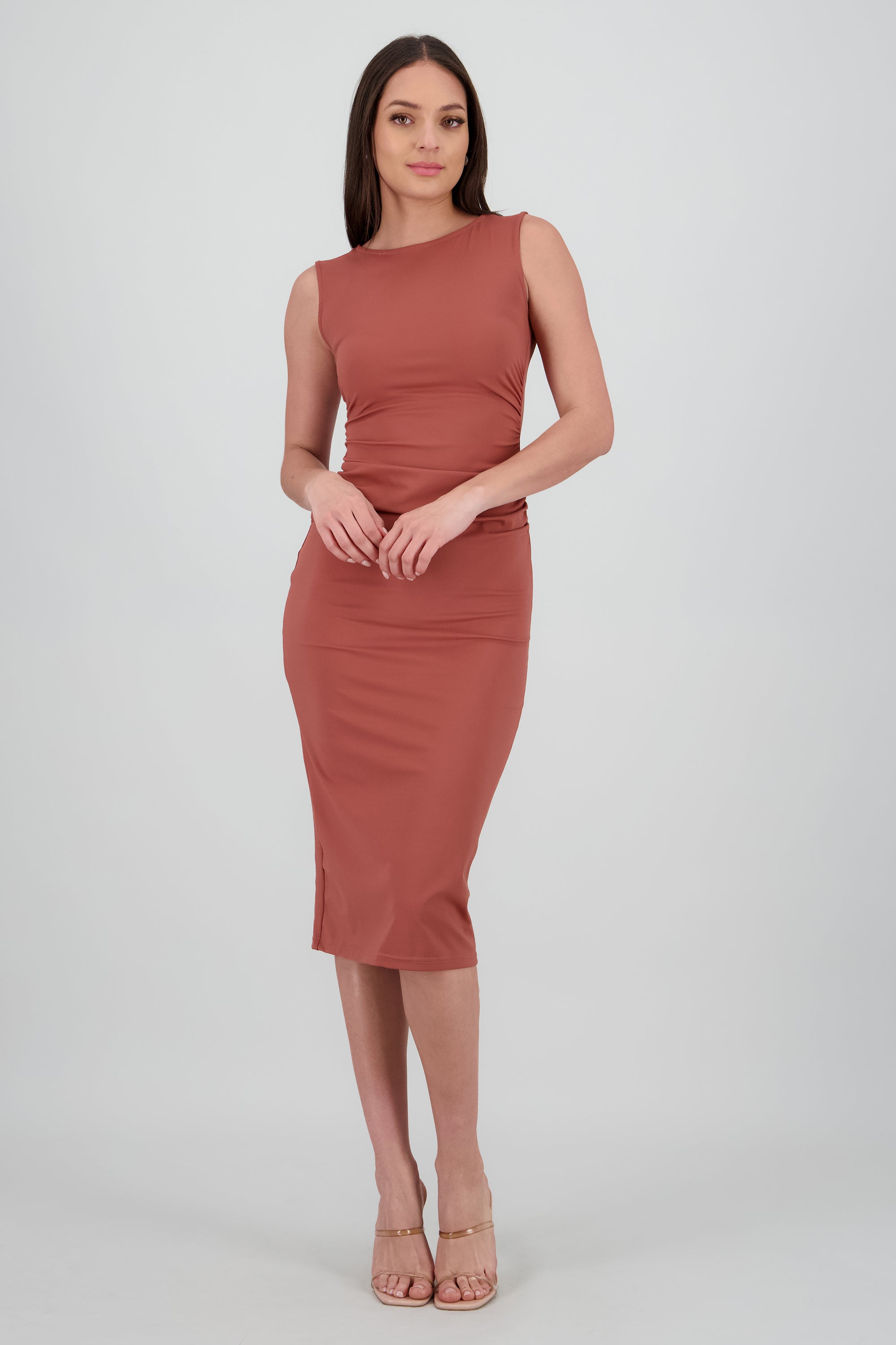 Vestido midi drapeado en costados CHOCOLATE