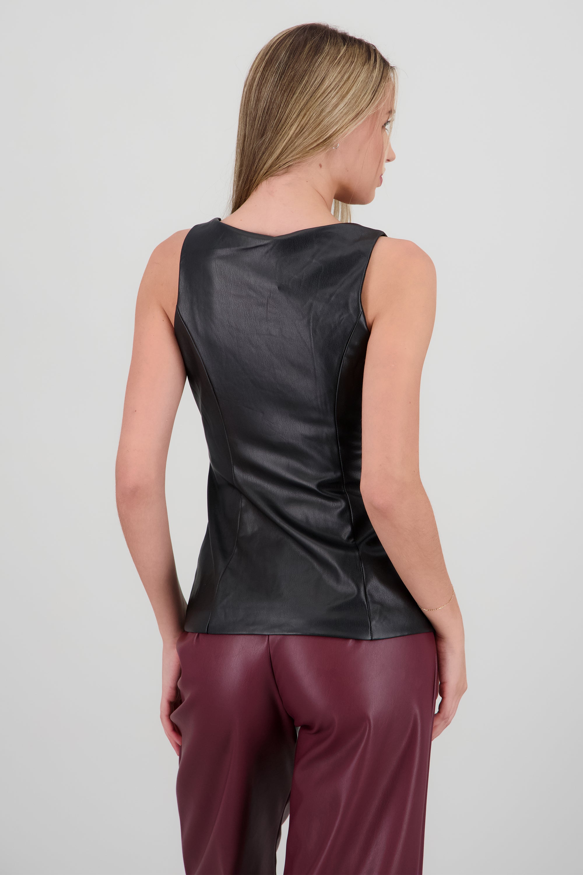 Top escote cuadrado efecto piel botones NEGRO